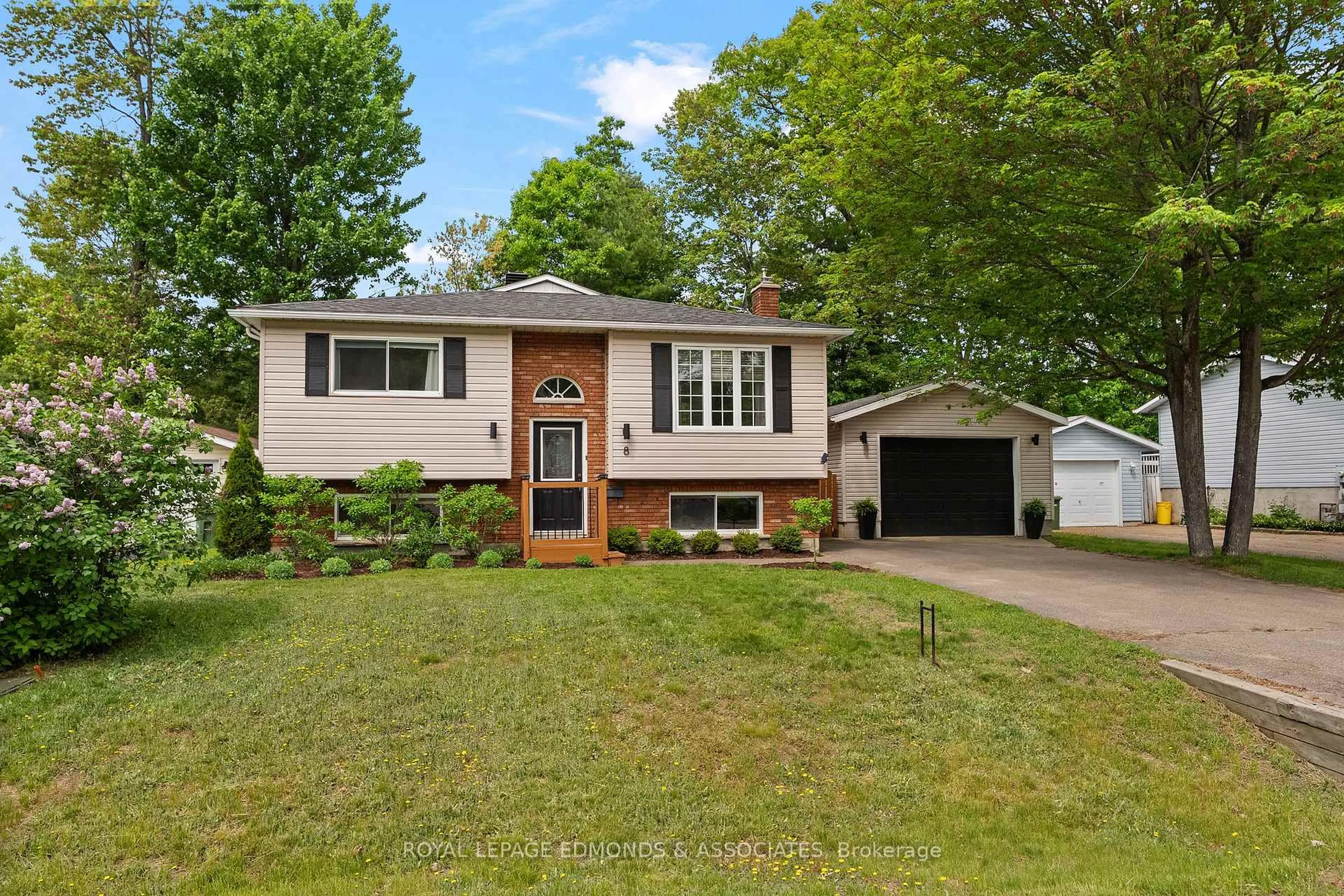Home with vinyl exterior material, street for 8 Jan Dr, Petawawa Ontario K8H 3M5