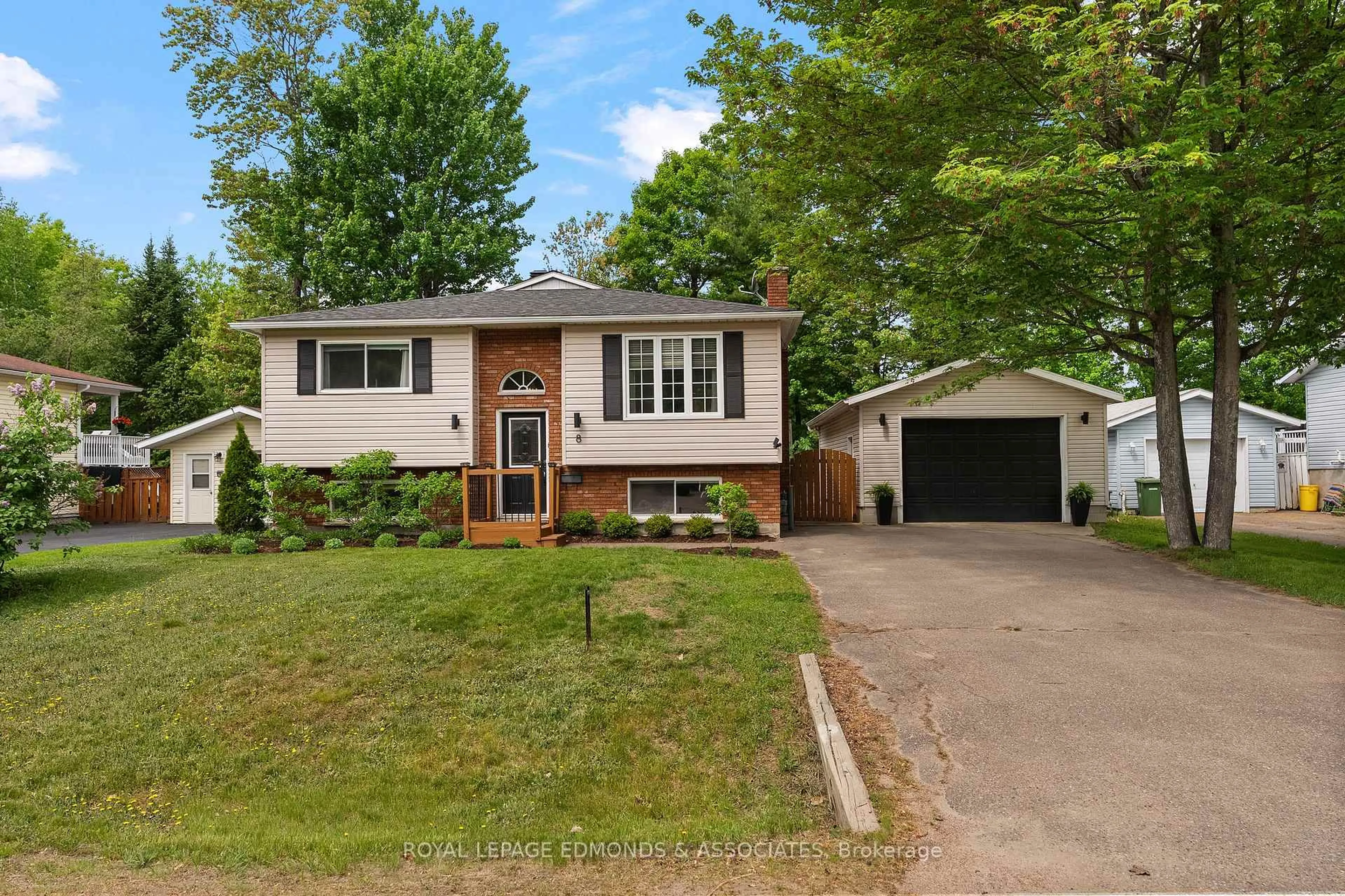 Home with vinyl exterior material, street for 8 Jan Dr, Petawawa Ontario K8H 3M5
