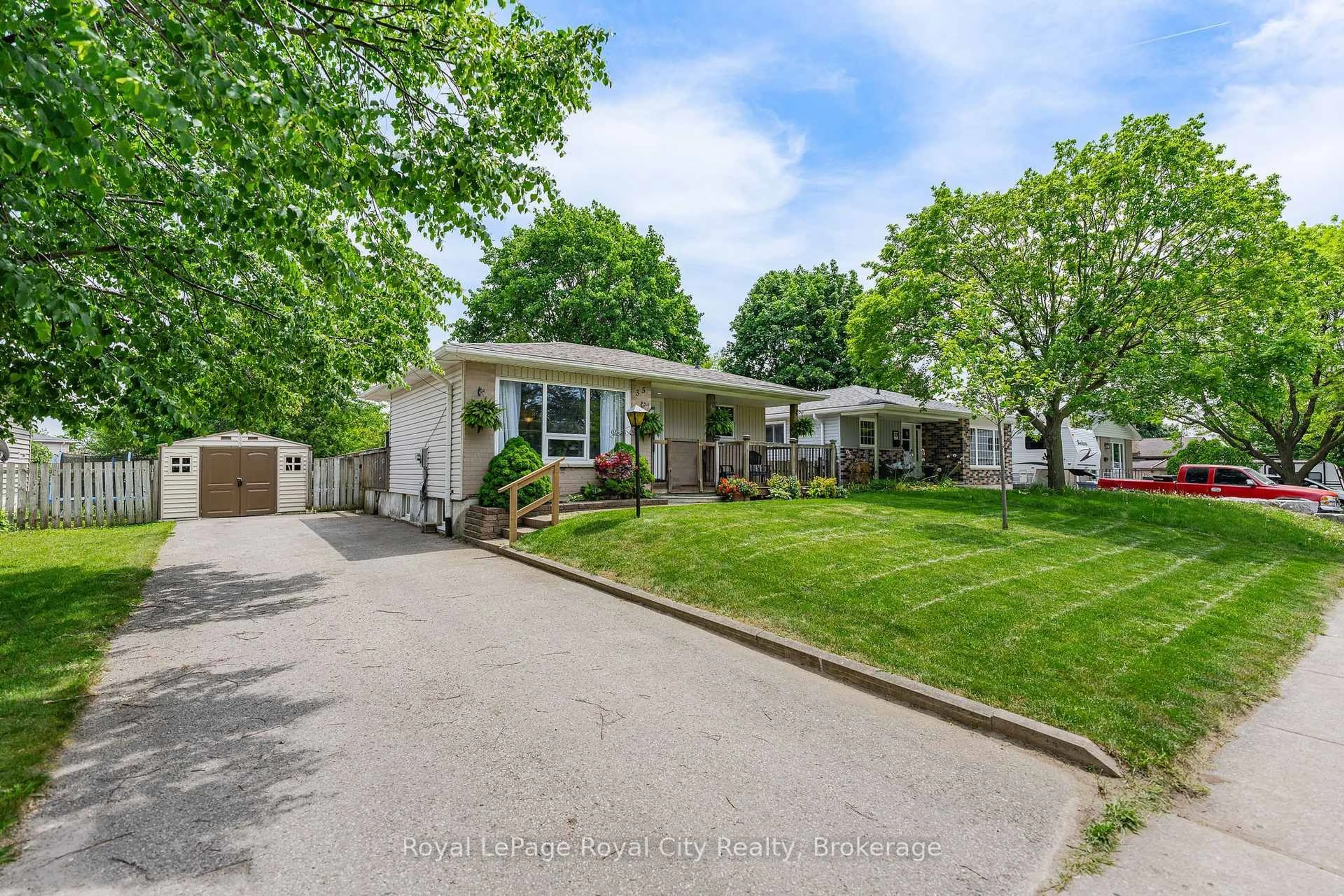 A pic from outside/outdoor area/front of a property/back of a property/a pic from drone, street for 35 Eastview Rd, Guelph Ontario N1E 6J7