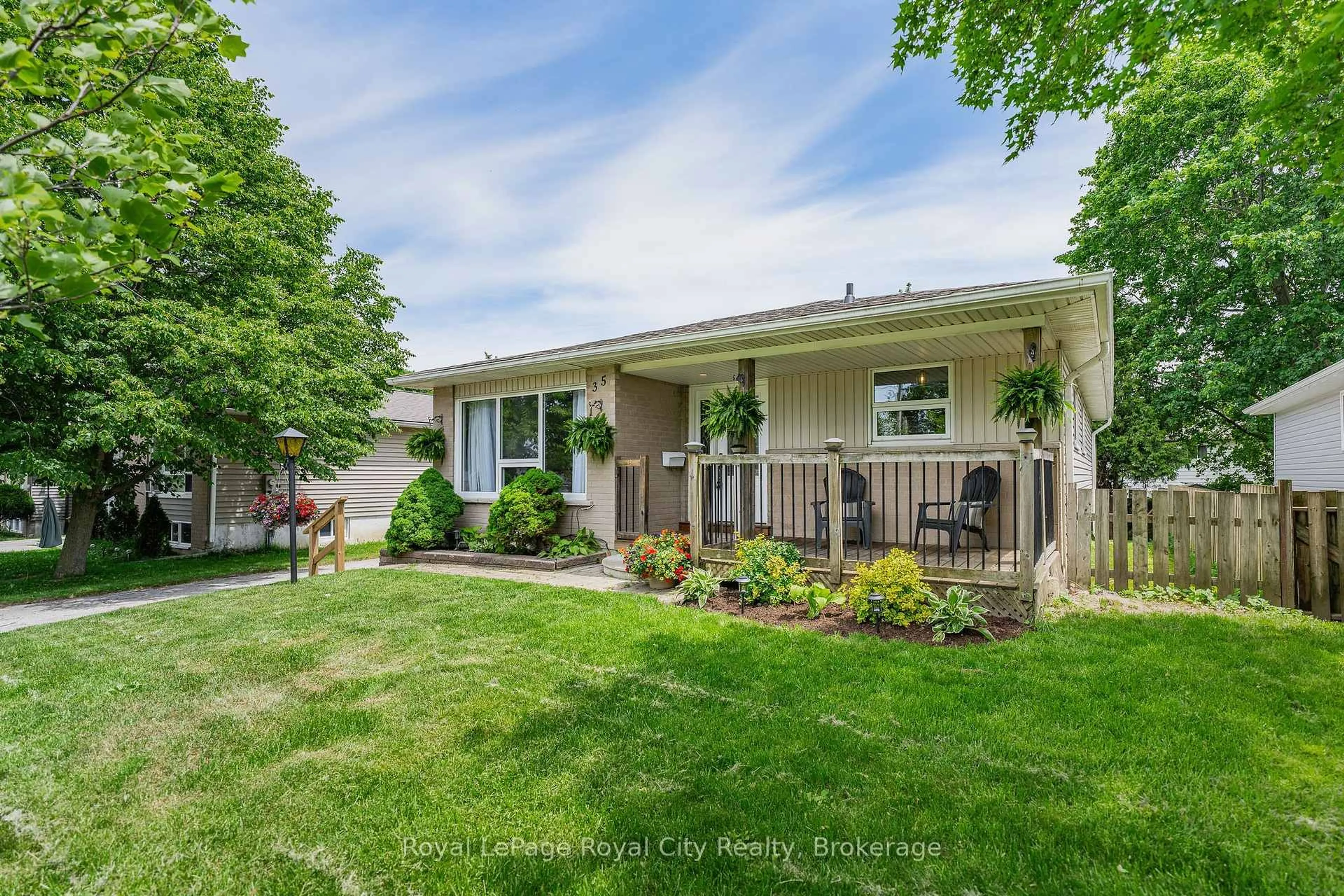 A pic from outside/outdoor area/front of a property/back of a property/a pic from drone, street for 35 Eastview Rd, Guelph Ontario N1E 6J7