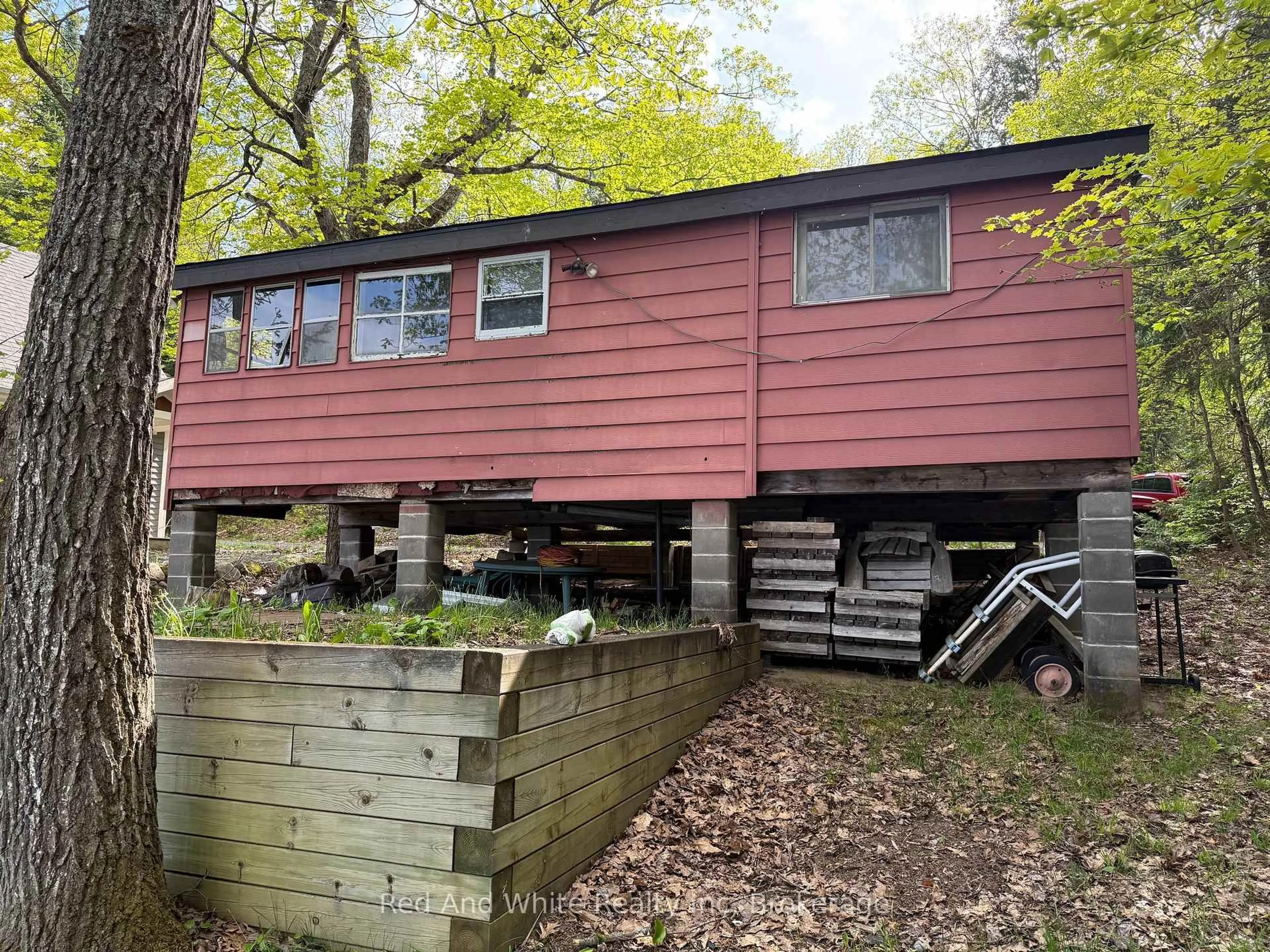Home with vinyl exterior material, unknown for 12 Waterside Dr, Seguin Ontario P2A 0B6