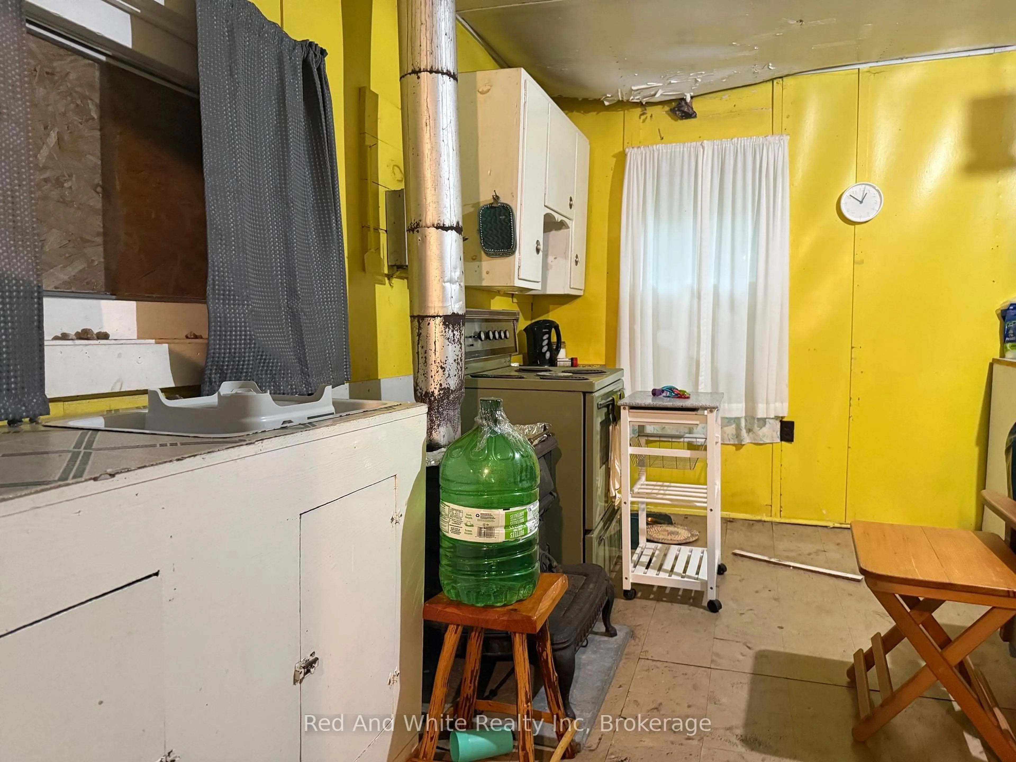 Standard kitchen, floor is not visible for 12 Waterside Dr, Seguin Ontario P2A 0B6