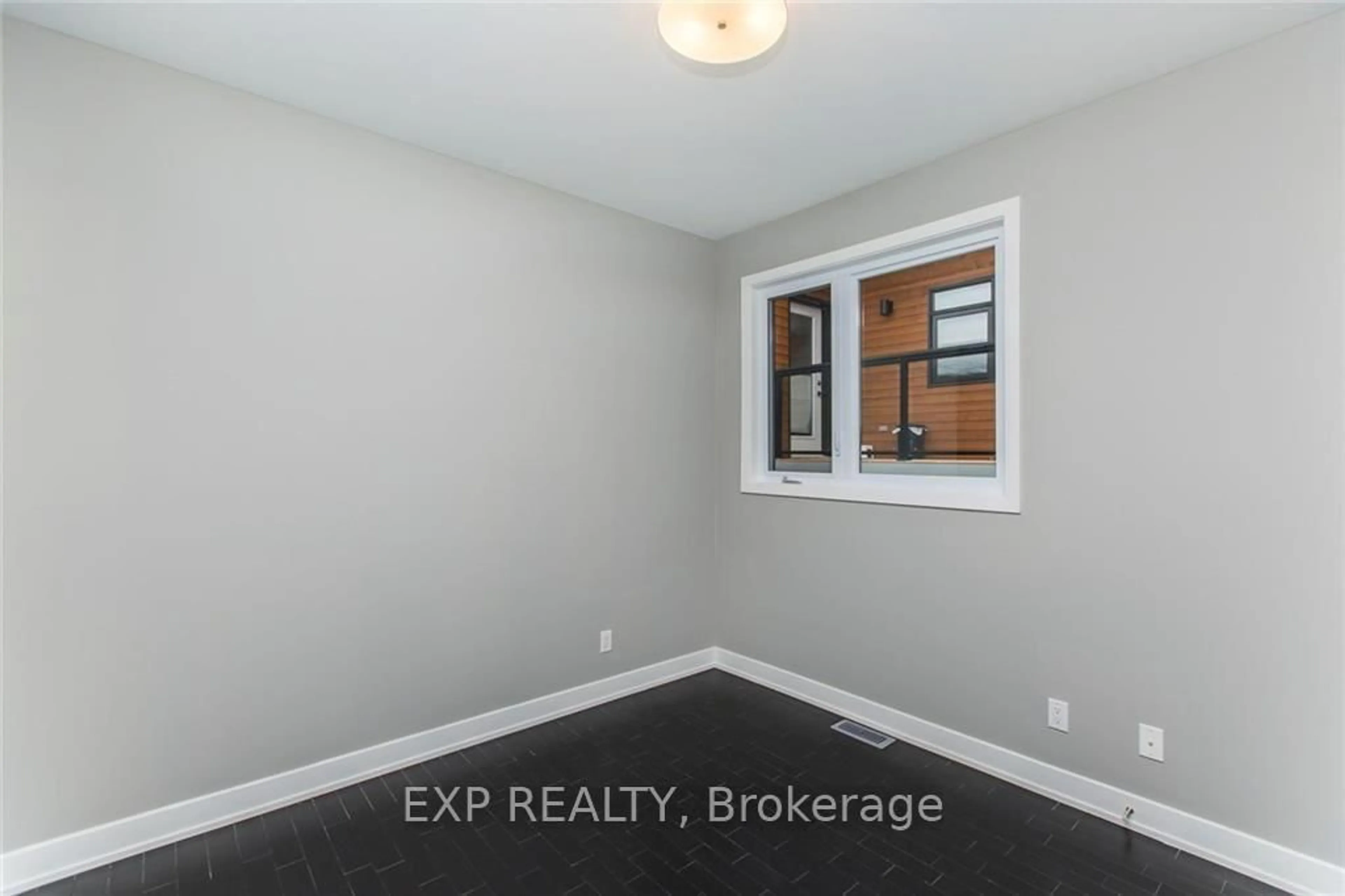 A pic of a room for 546 Guy St, Ottawa Ontario K1K 1B9