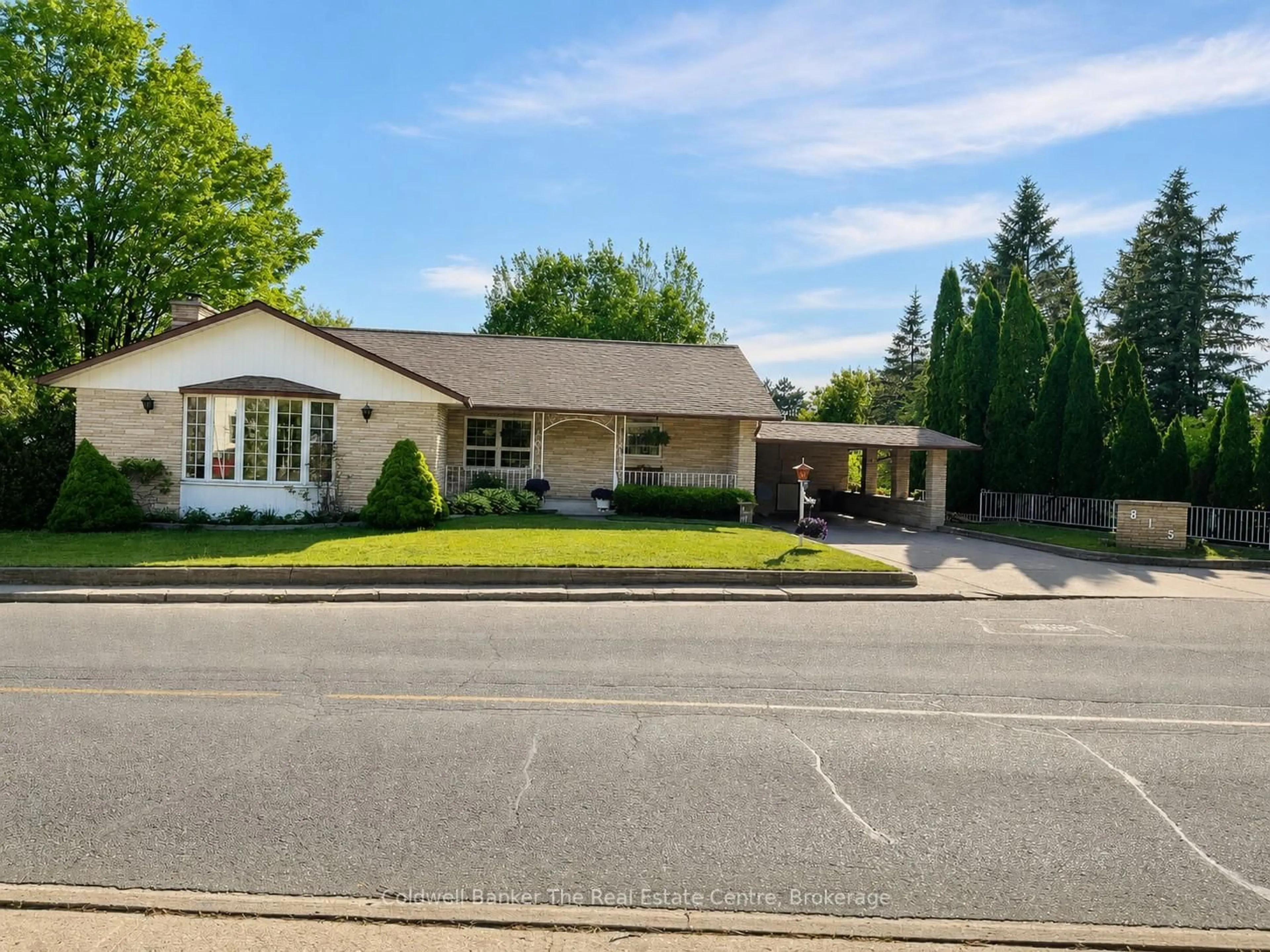 Home with brick exterior material, street for 815 Muskoka Rd, Gravenhurst Ontario P1P 1C2