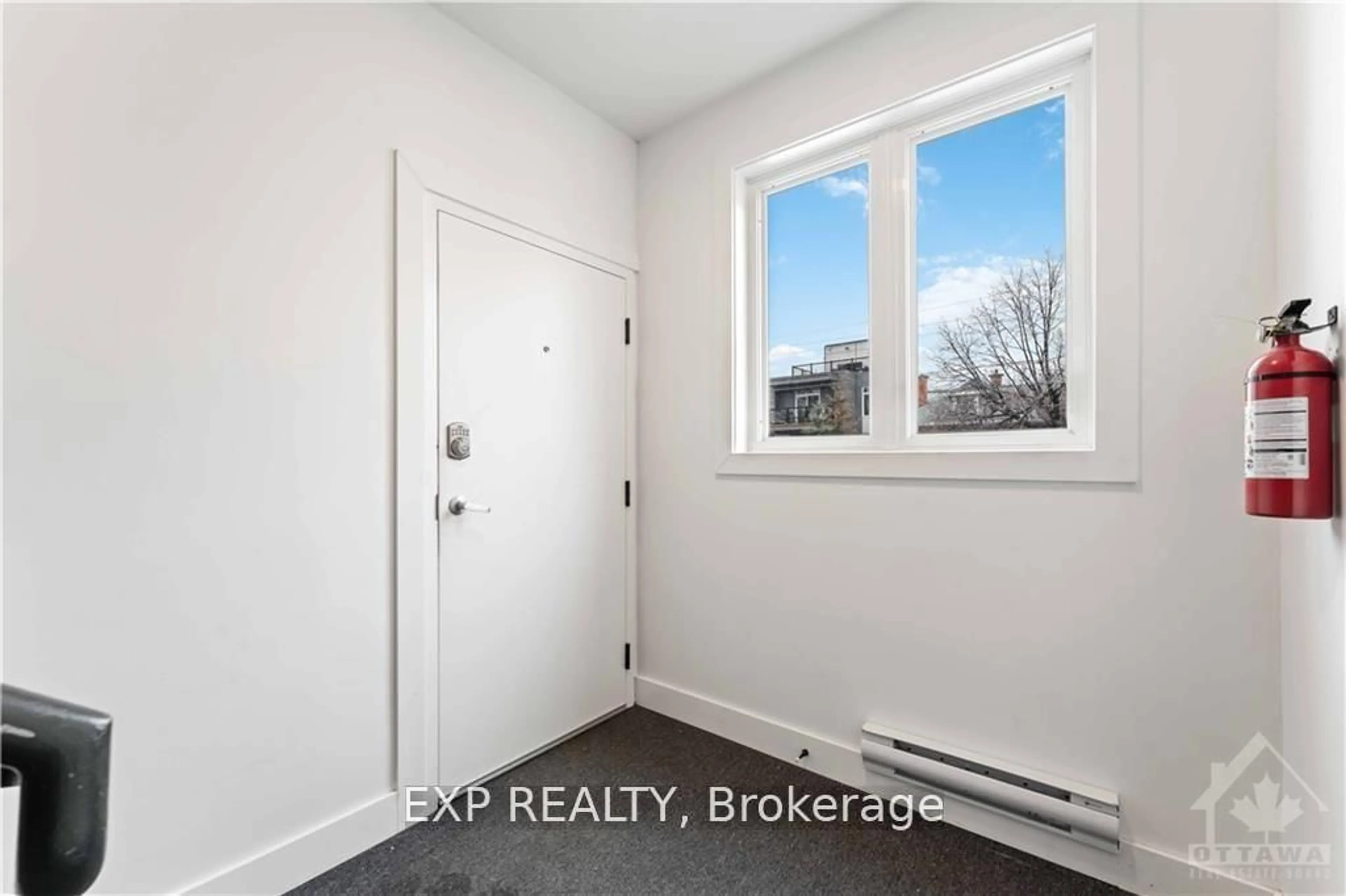 Indoor entryway for 227 BLACKBURN Ave, Ottawa Ontario K1N 8A9