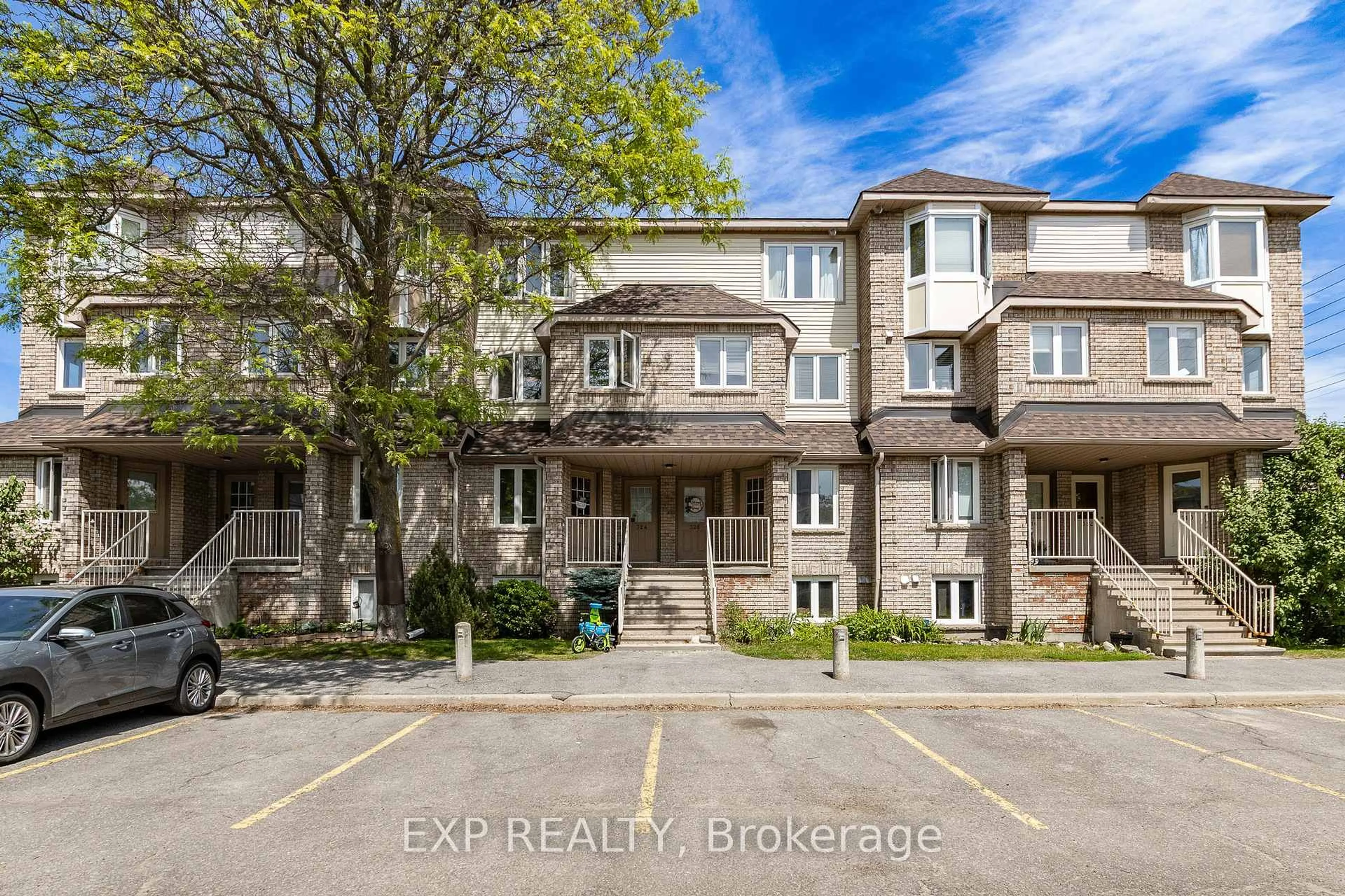 A pic from outside/outdoor area/front of a property/back of a property/a pic from drone, building for 324 Briston Private, Ottawa Ontario K1G 5R2