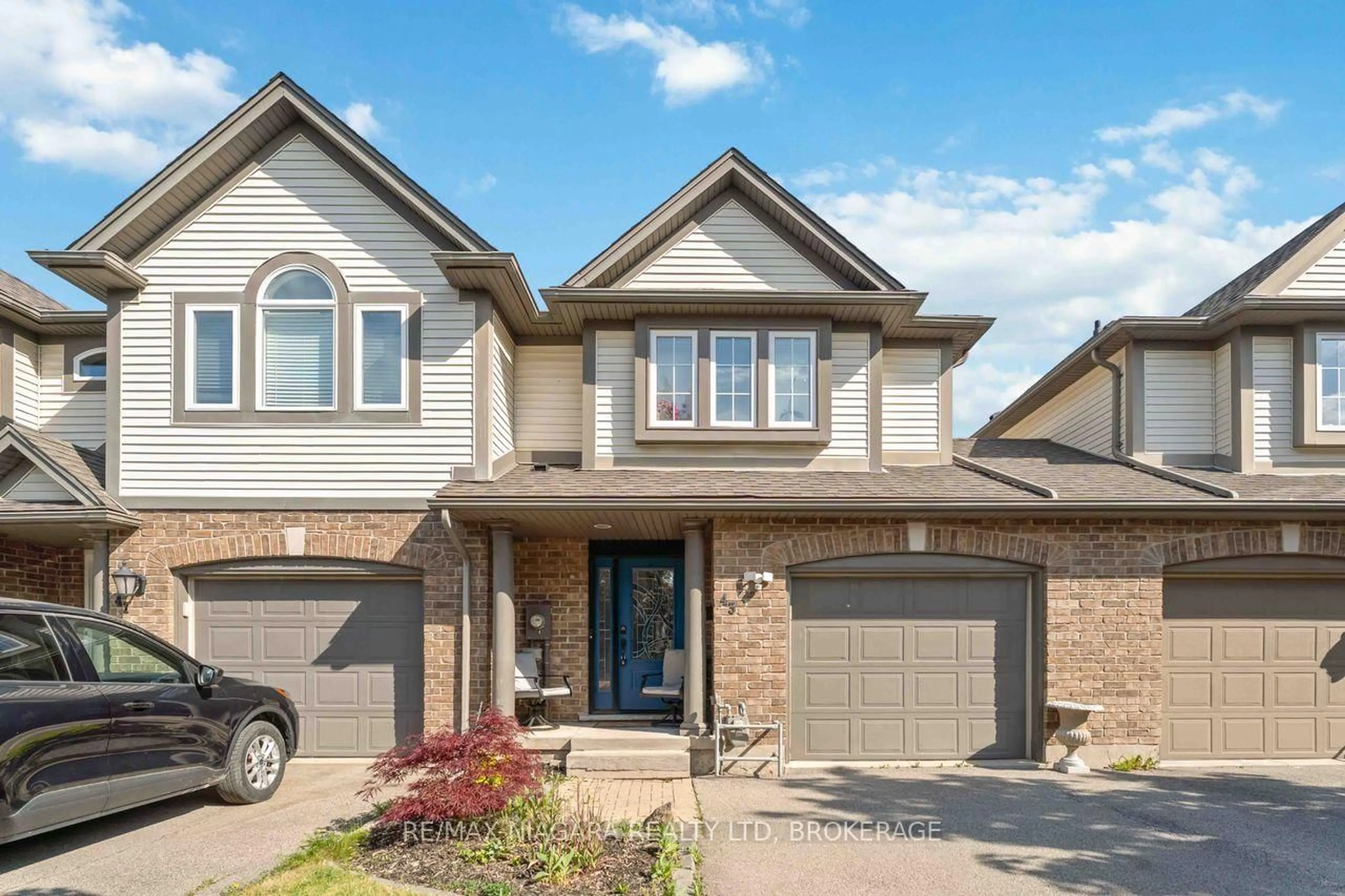 Home with brick exterior material, street for 43 Flynn Crt, St. Catharines Ontario L2S 4E1