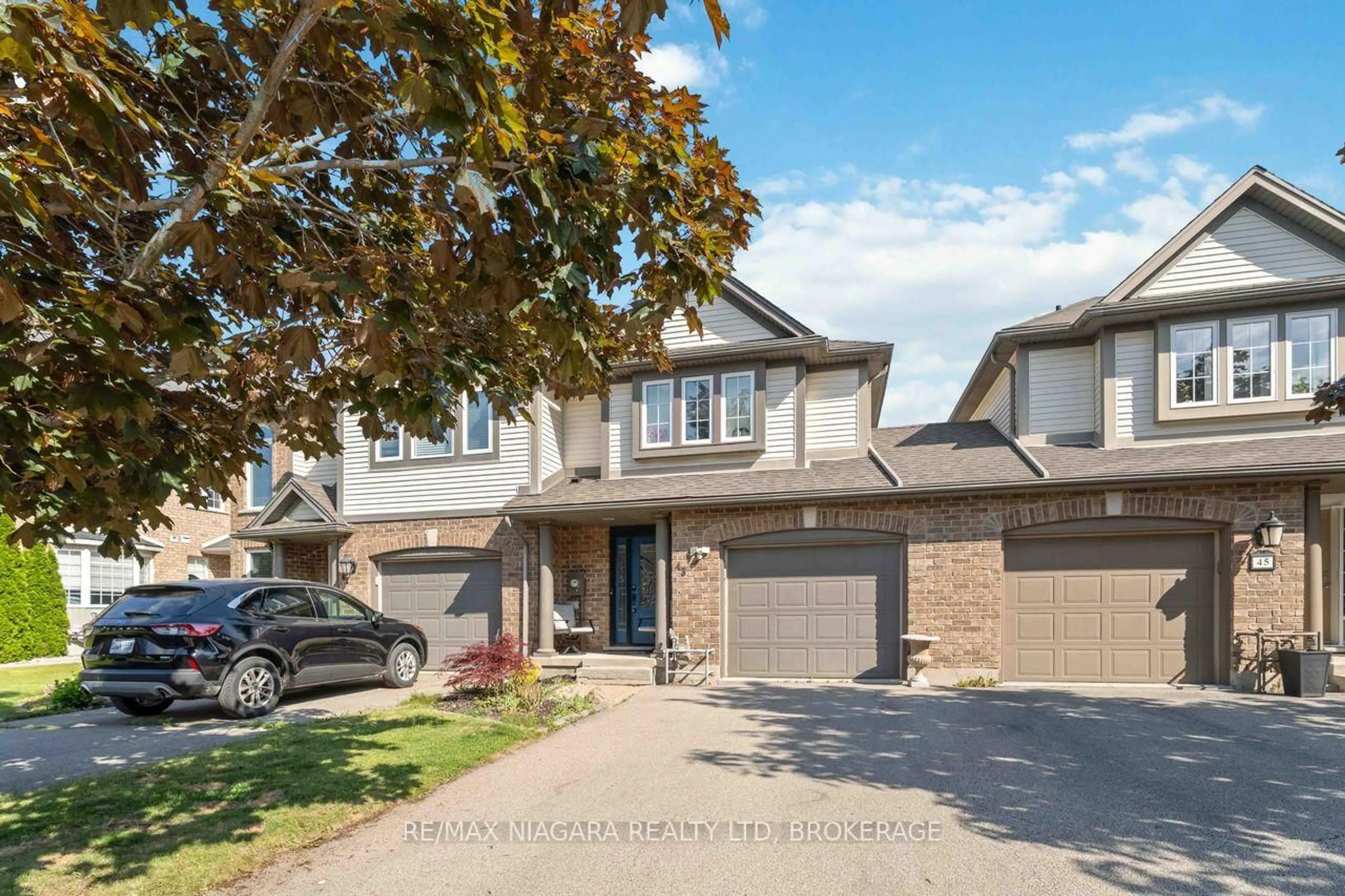 Home with brick exterior material, street for 43 Flynn Crt, St. Catharines Ontario L2S 4E1