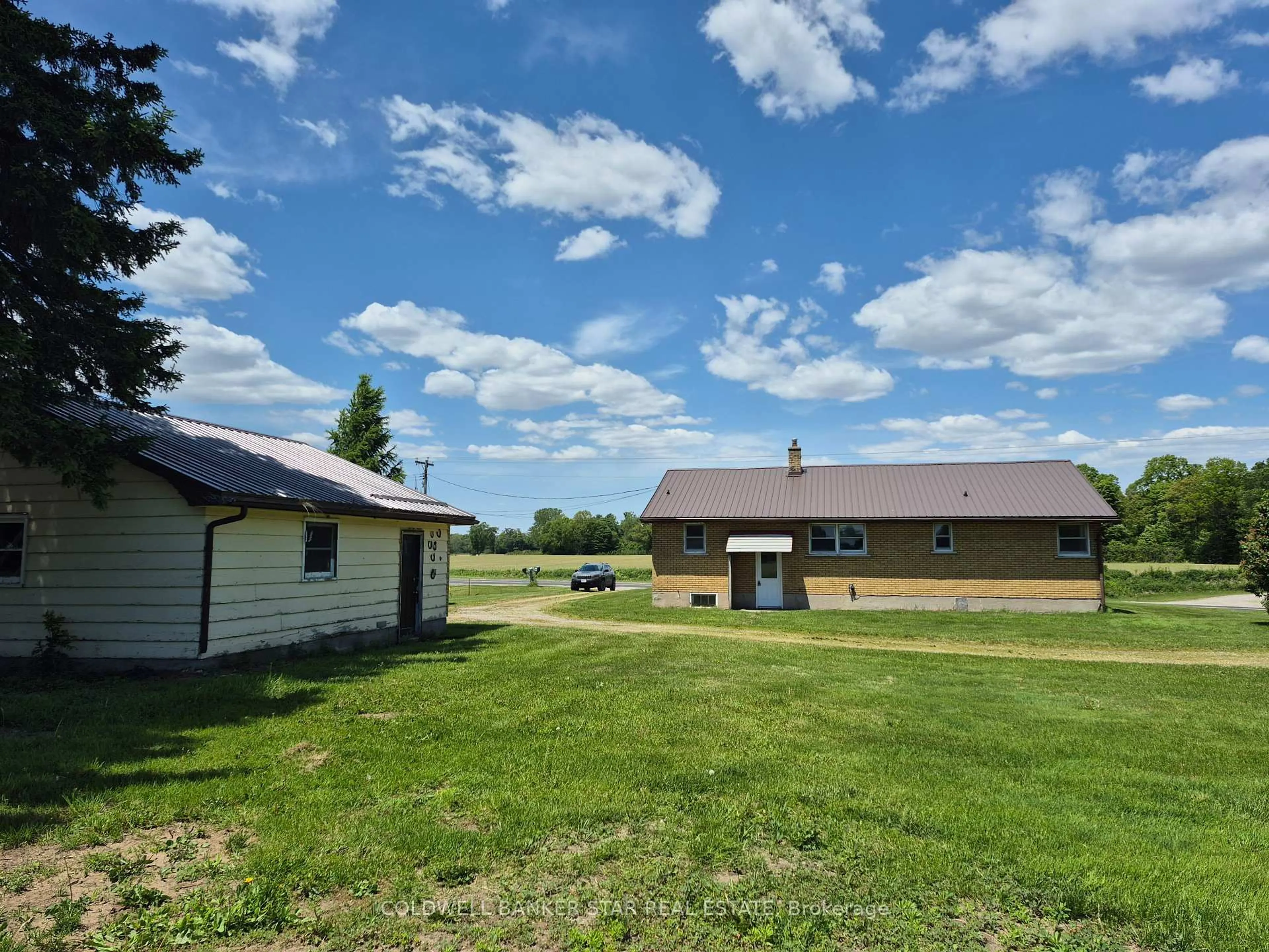 A pic from outside/outdoor area/front of a property/back of a property/a pic from drone, unknown for 50299 Nova Scotia Line, Malahide Ontario N5H 2R2