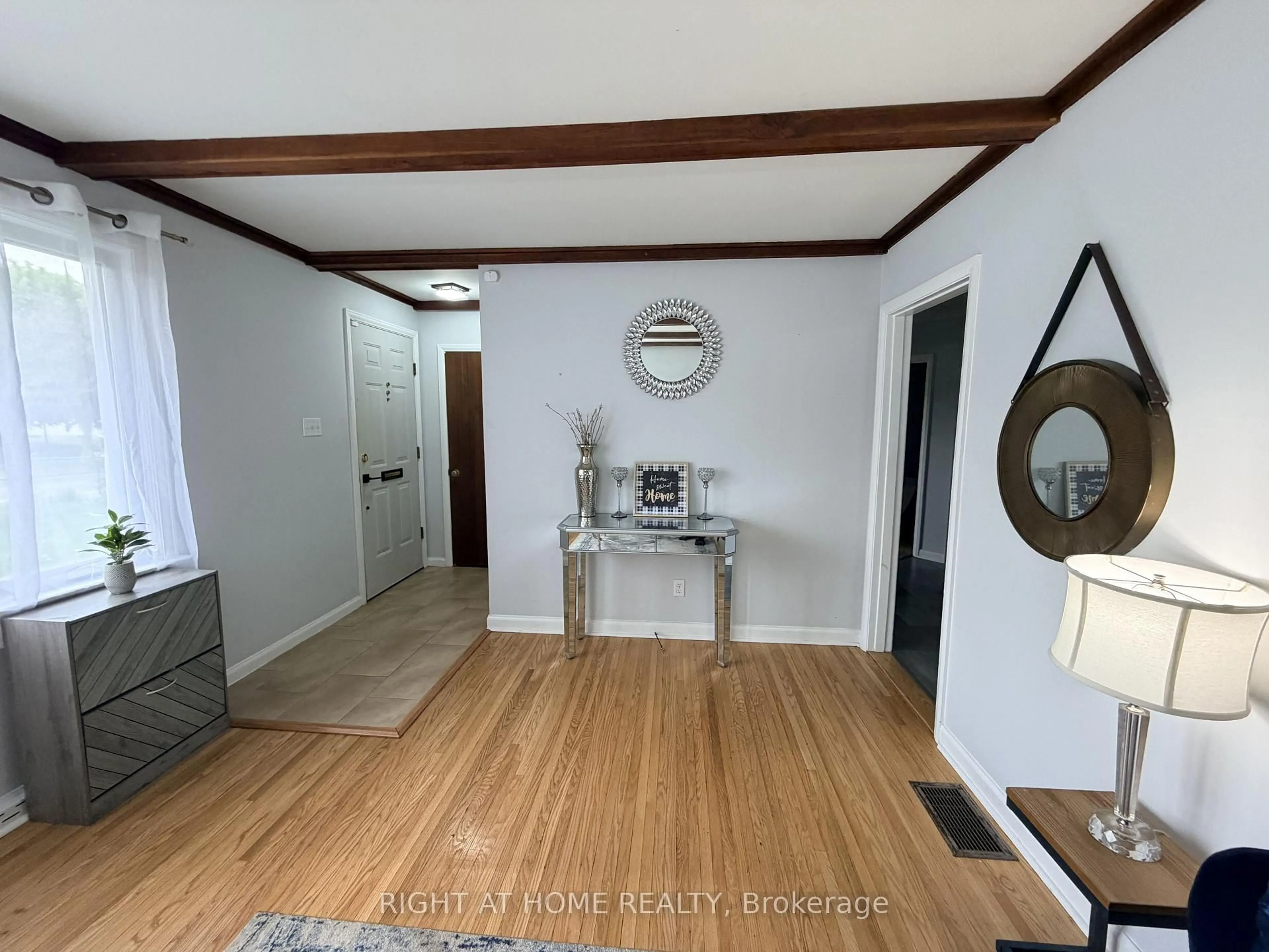 Unknown for 376 Ridgewood Cres, London South Ontario N6J 3H1