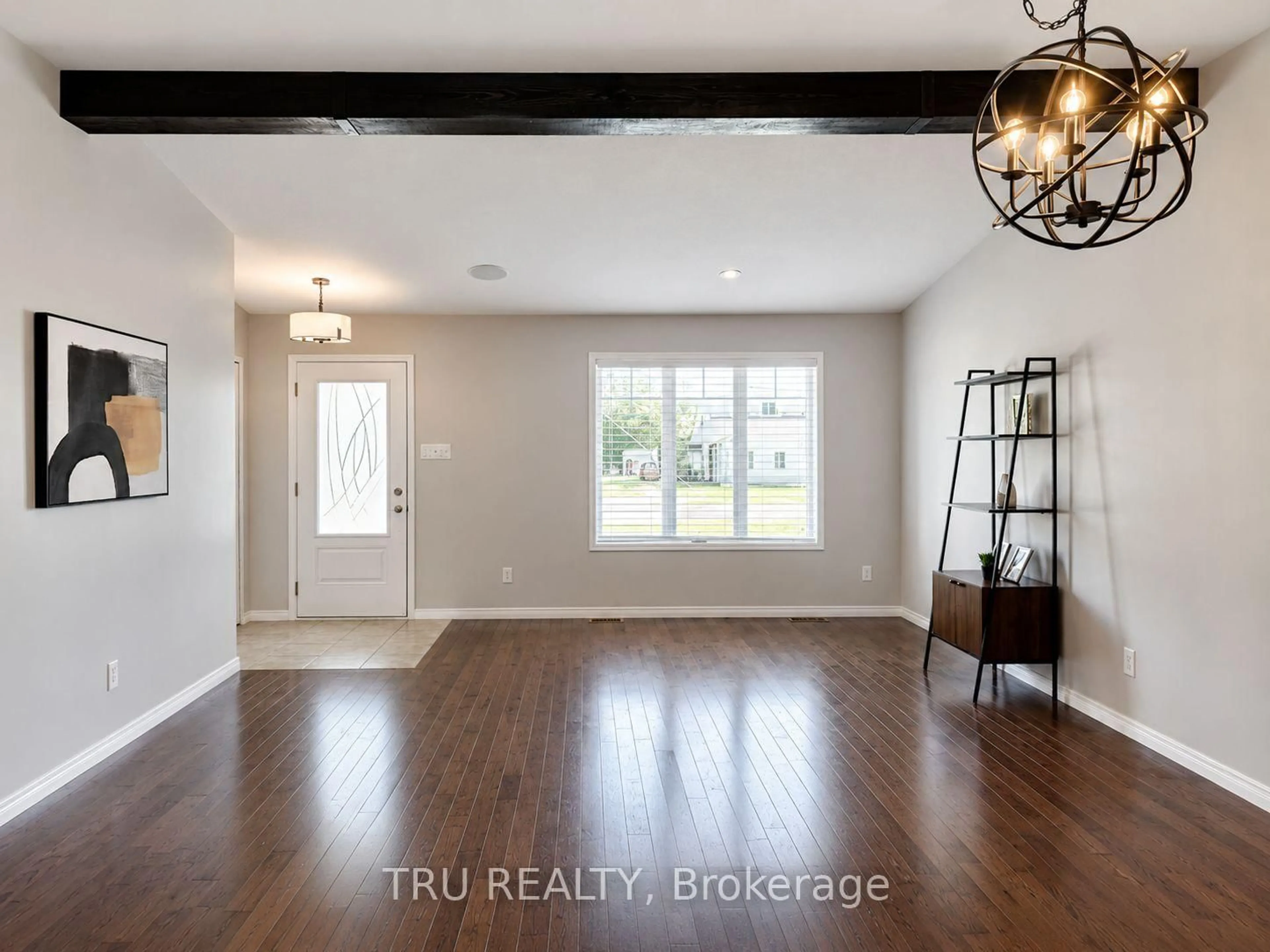 Indoor entryway for 2315 Laval St, Clarence-Rockland Ontario K0A 1E0
