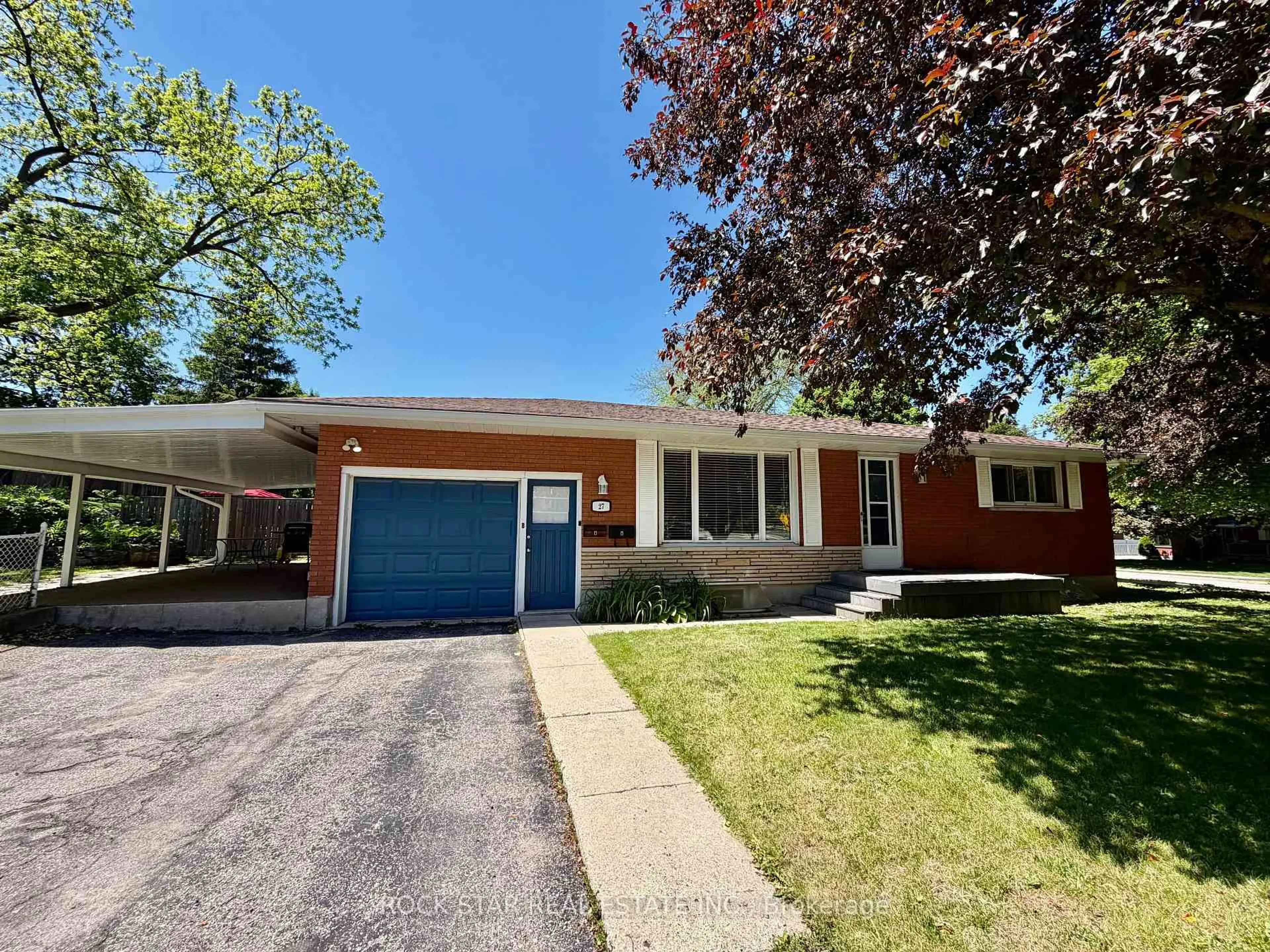 Home with brick exterior material, street for 27 Elizabeth St, Cambridge Ontario N3C 2T2