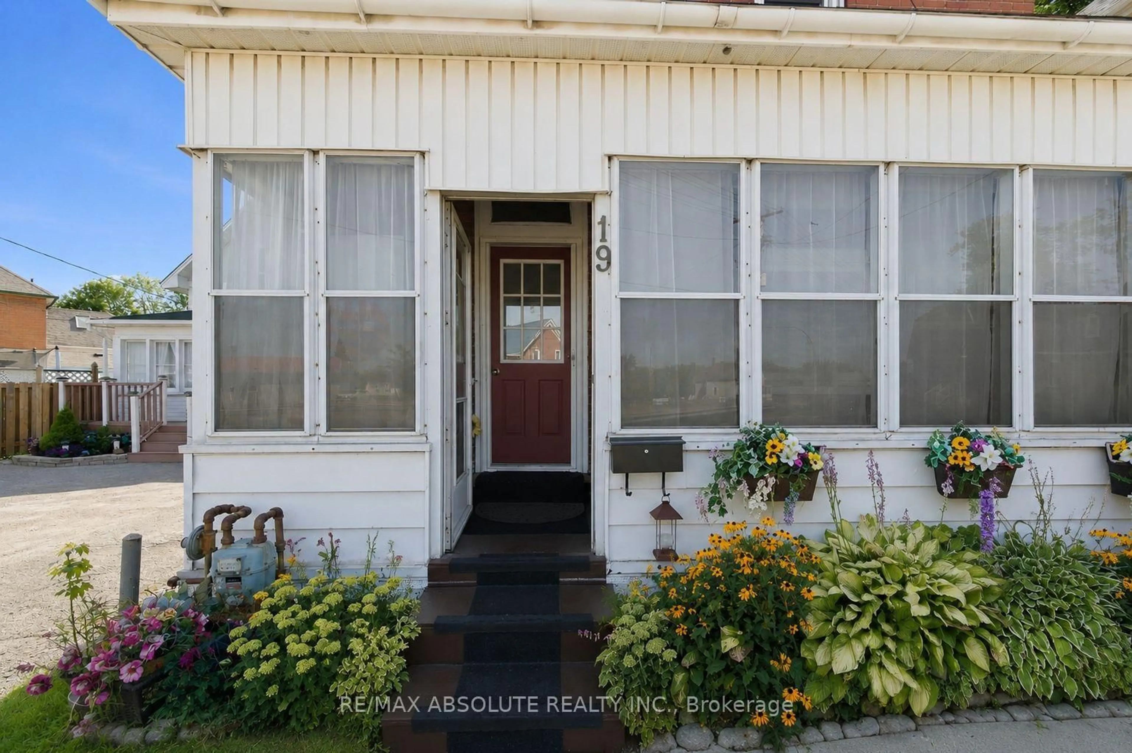 Unknown for 19 Leeds St, Smiths Falls Ontario K7A 2M6