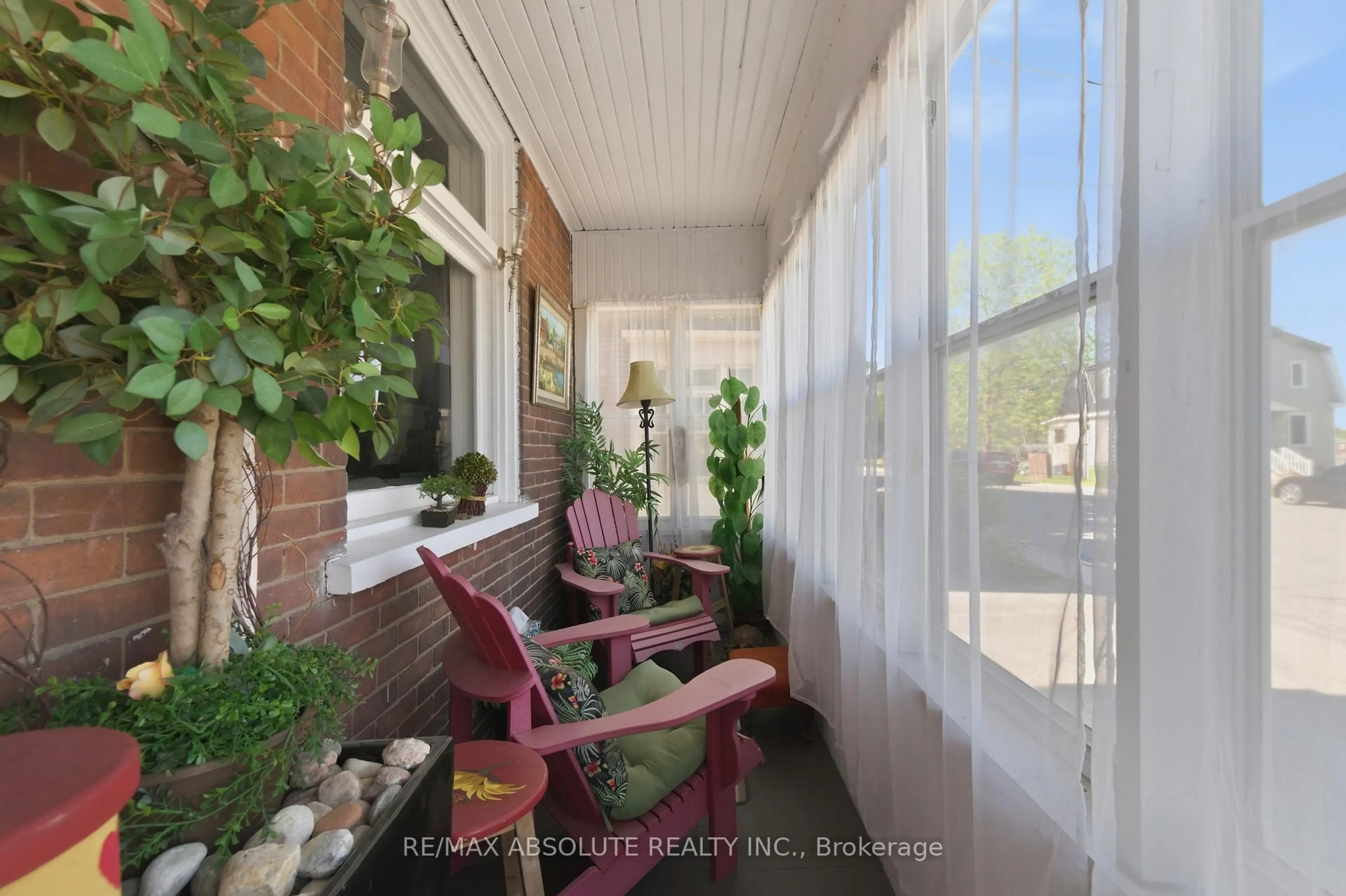 Patio, street for 19 Leeds St, Smiths Falls Ontario K7A 2M6