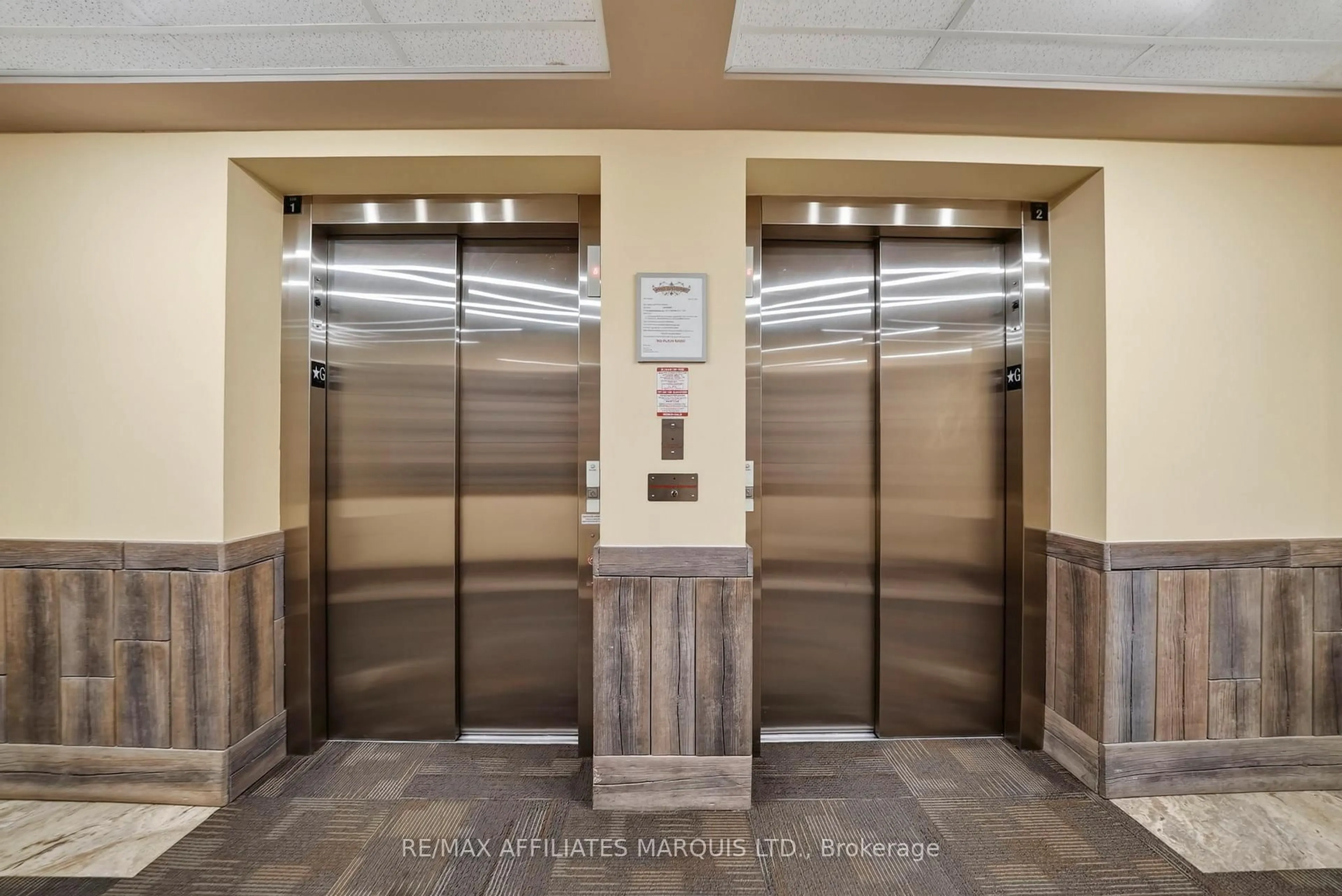 Indoor foyer for 108 Second St #500, Cornwall Ontario K6H 3H1