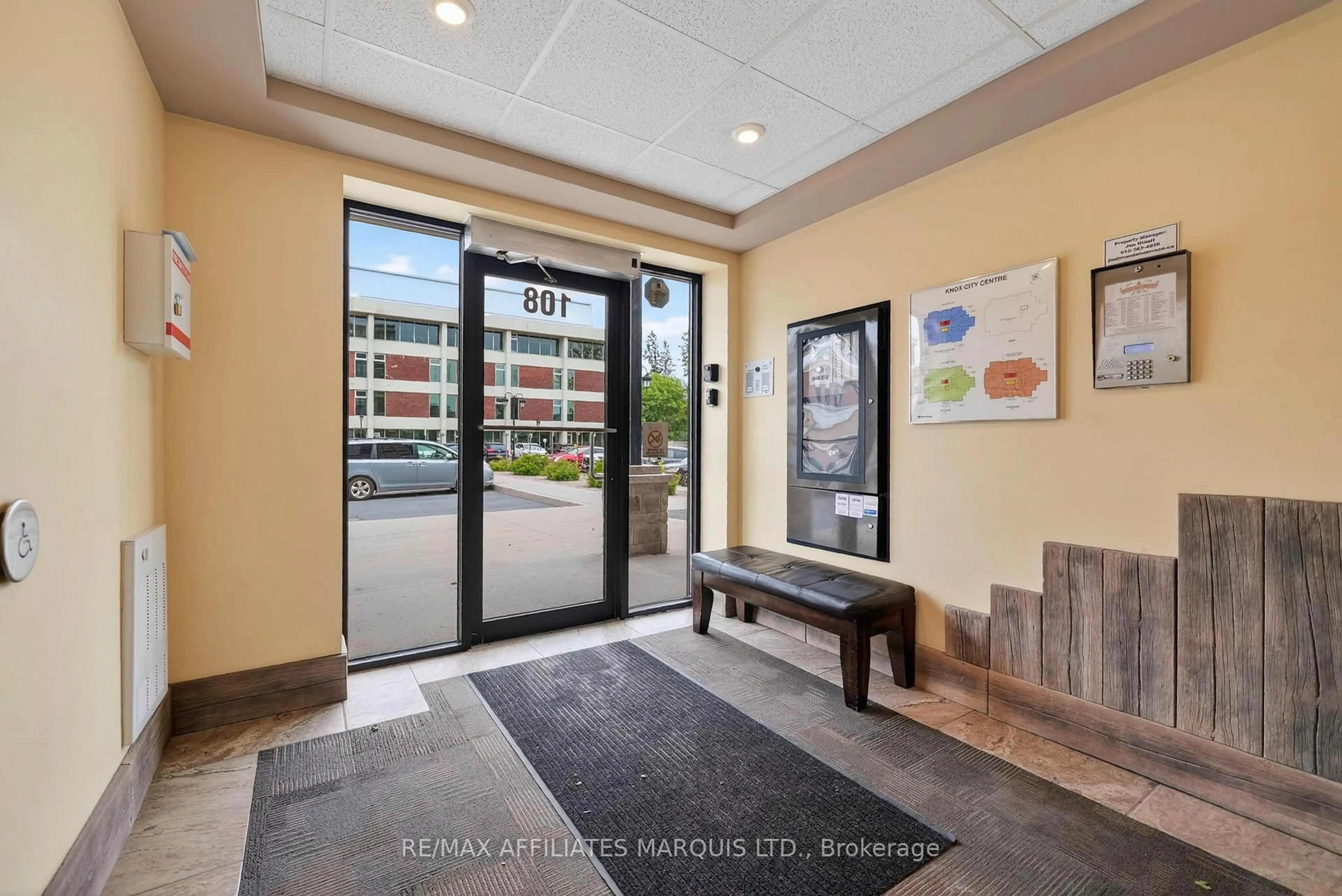Indoor foyer for 108 Second St #604, Cornwall Ontario K6H 0C9