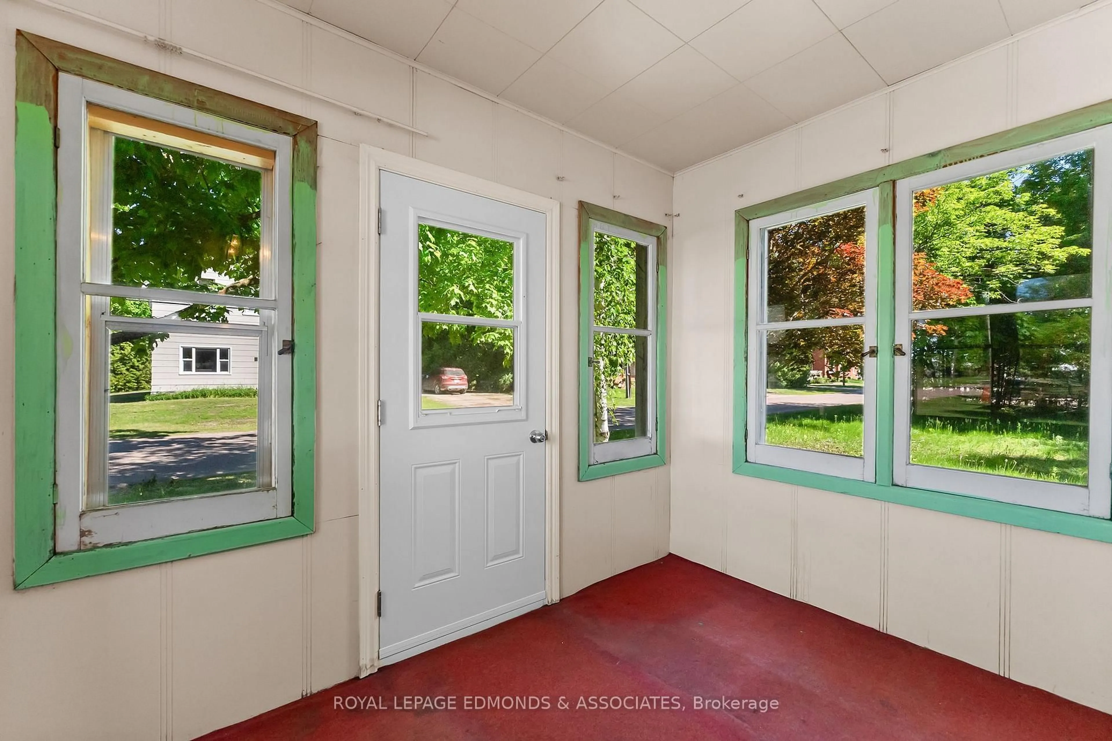 Indoor entryway for 7 Little St, Beachburg Ontario K0J 1C0