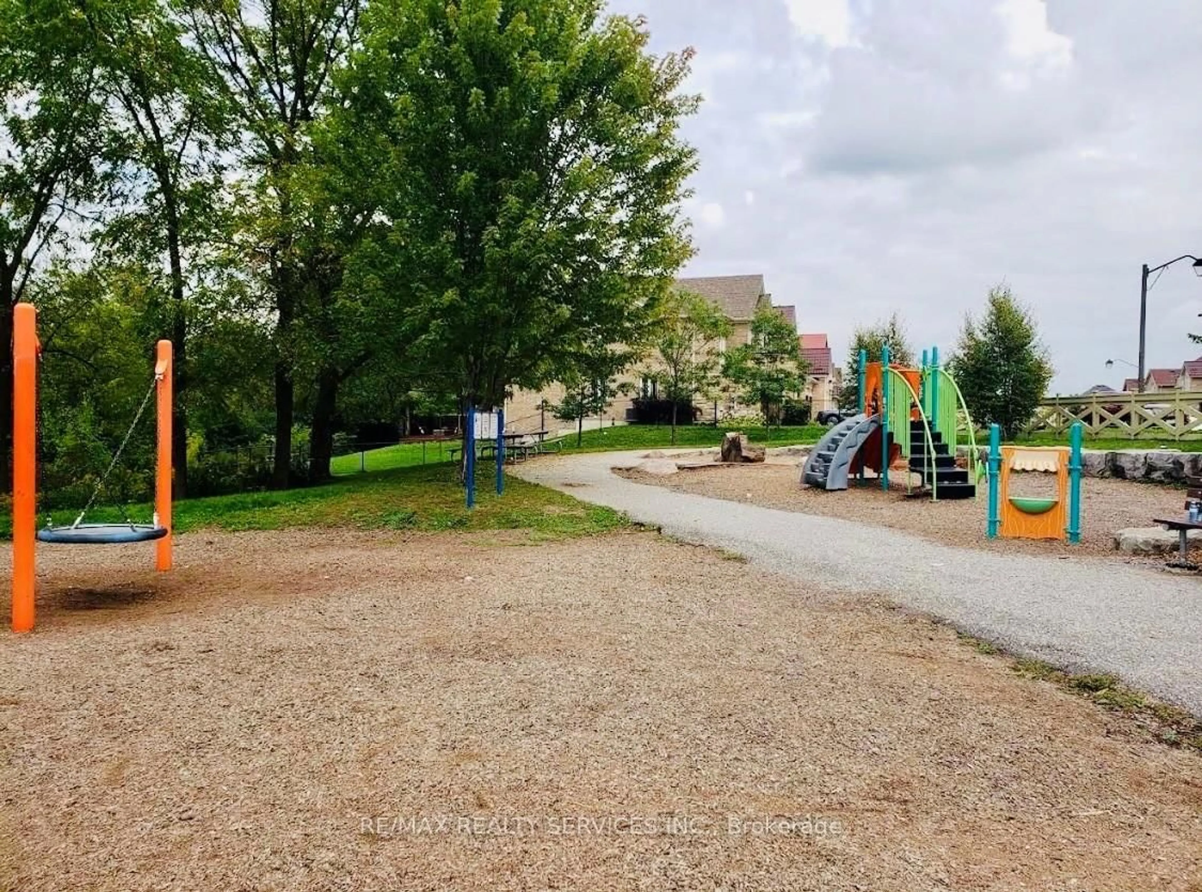 Unknown for 261 Thomas Ave, Brantford Ontario N3S 0E1