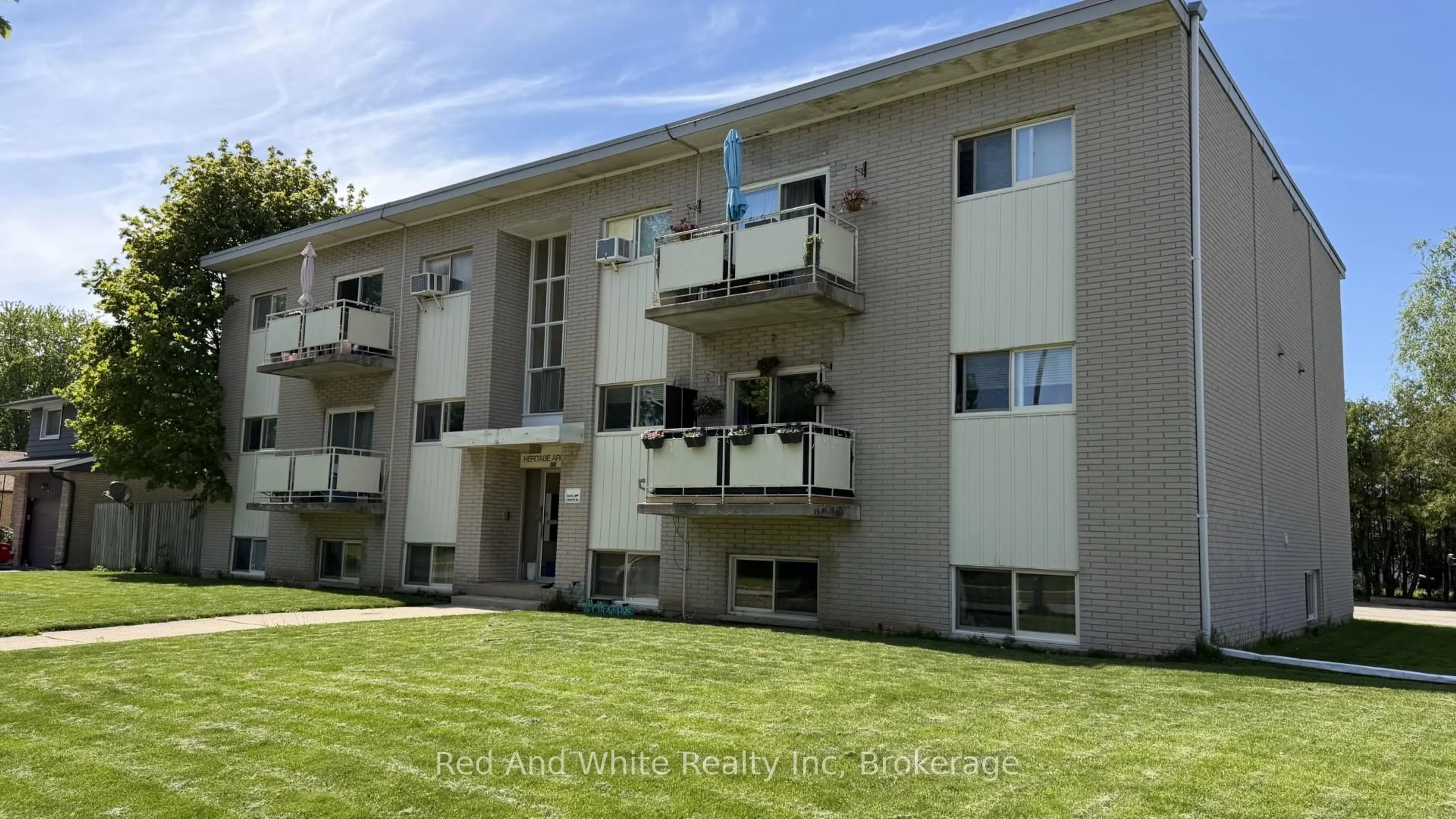 Unknown for 206 Indian Rd, Kitchener Ontario N2B 2S9