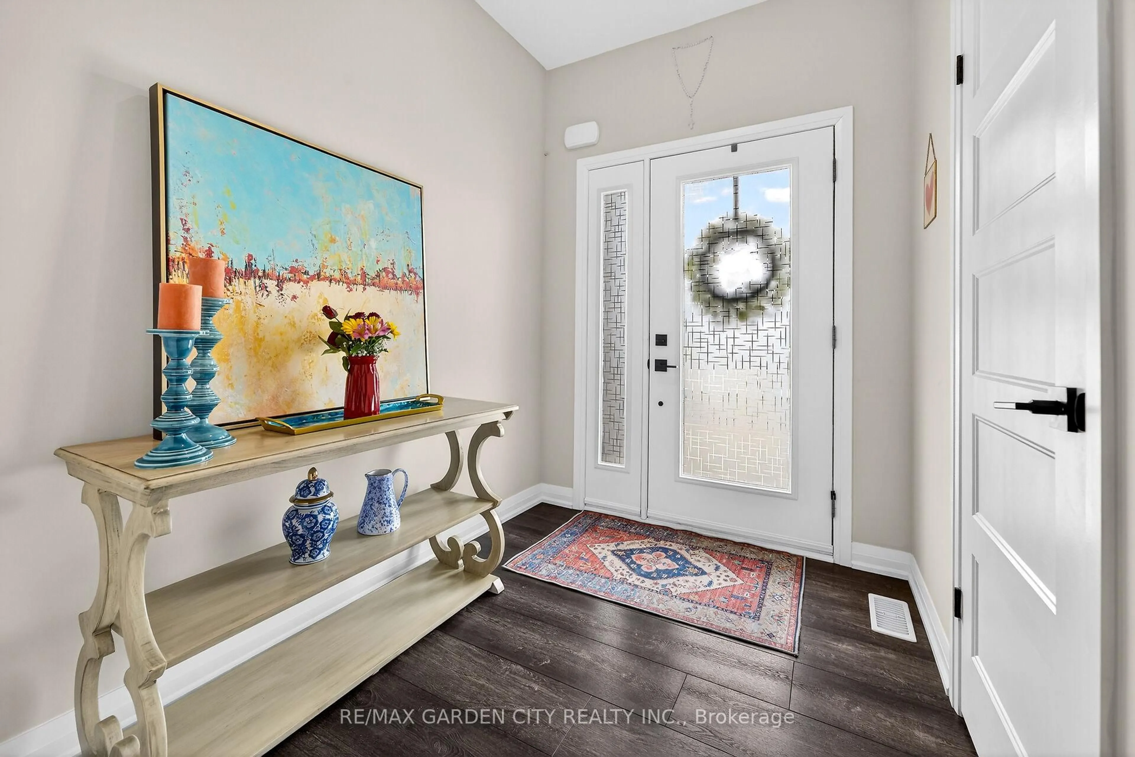 Indoor entryway for 32 Jayla Lane, West Lincoln Ontario L0R 2A0