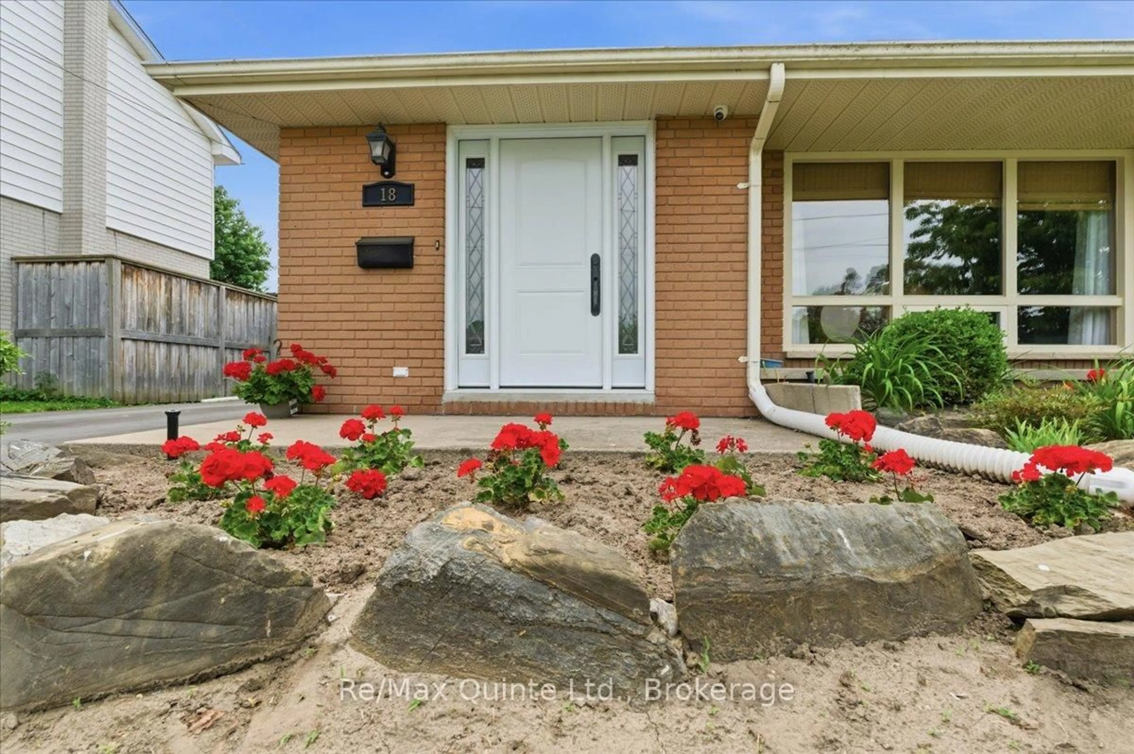 Unknown for 18 Plaza Sq, Belleville Ontario K8N 4J3