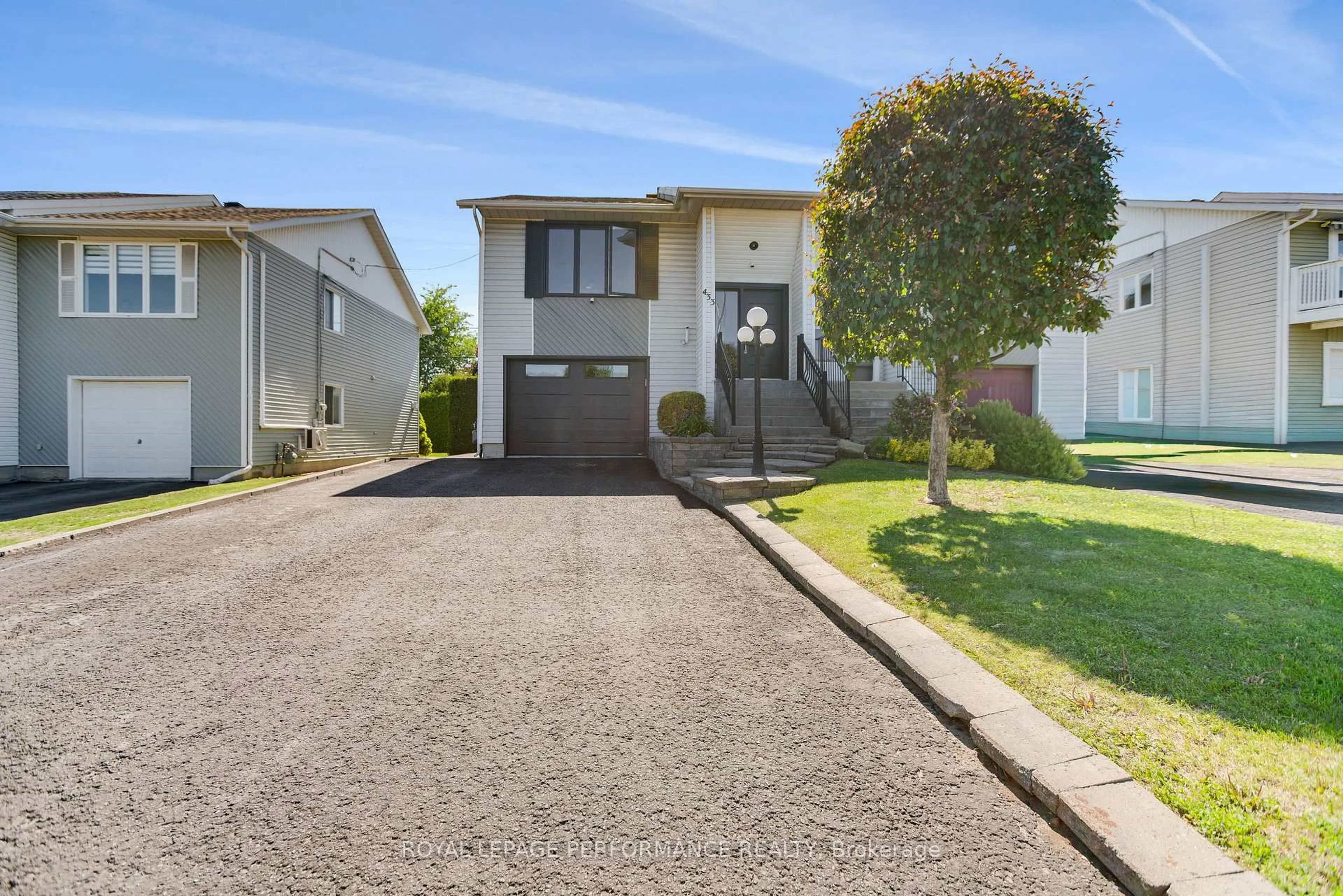 A pic from outside/outdoor area/front of a property/back of a property/a pic from drone, street for 433 Tupper St, Hawkesbury Ontario K6A 3L9