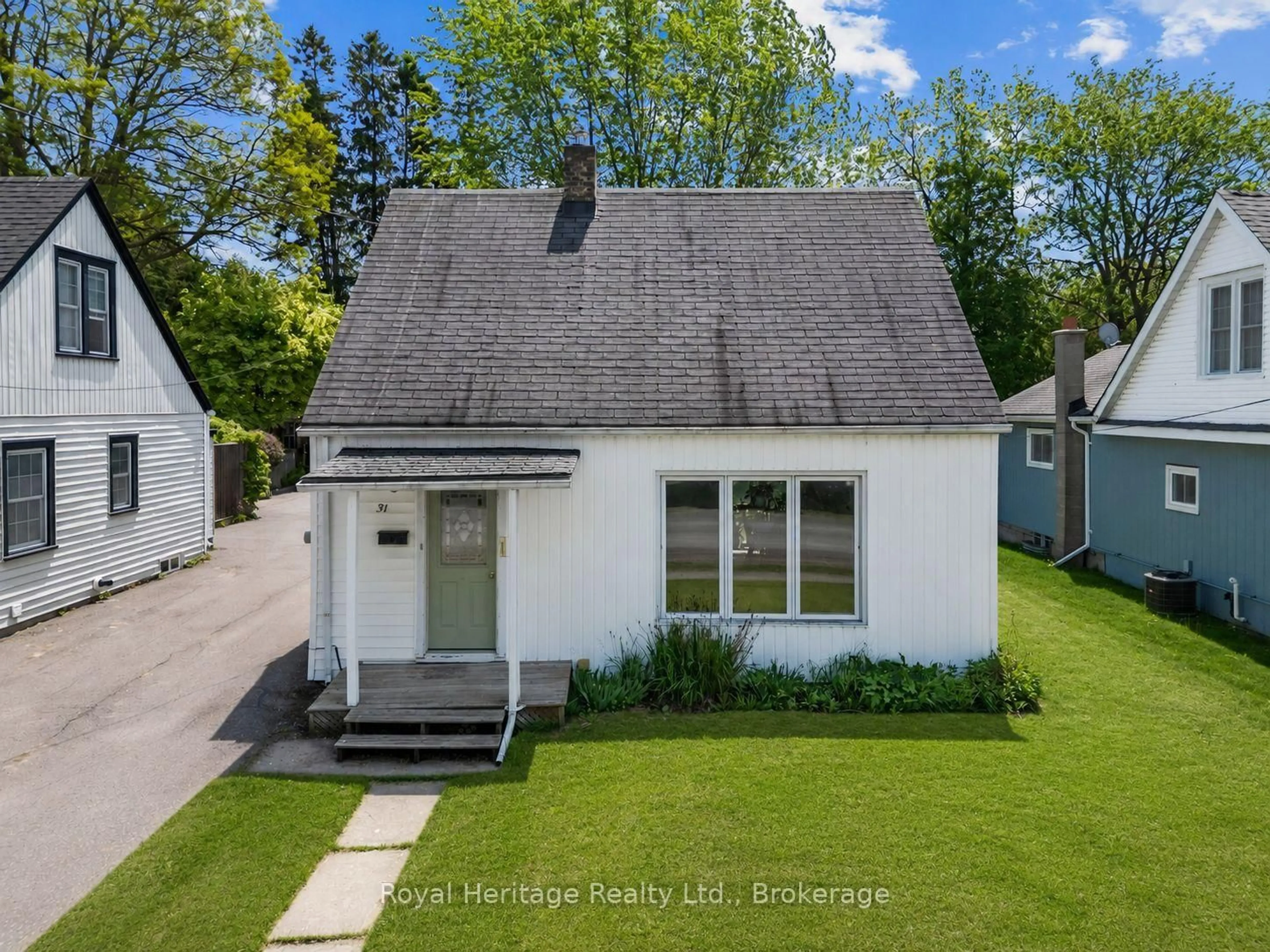 A pic from outside/outdoor area/front of a property/back of a property/a pic from drone, street for 31 Caroline St, Port Hope Ontario L1A 1Y6