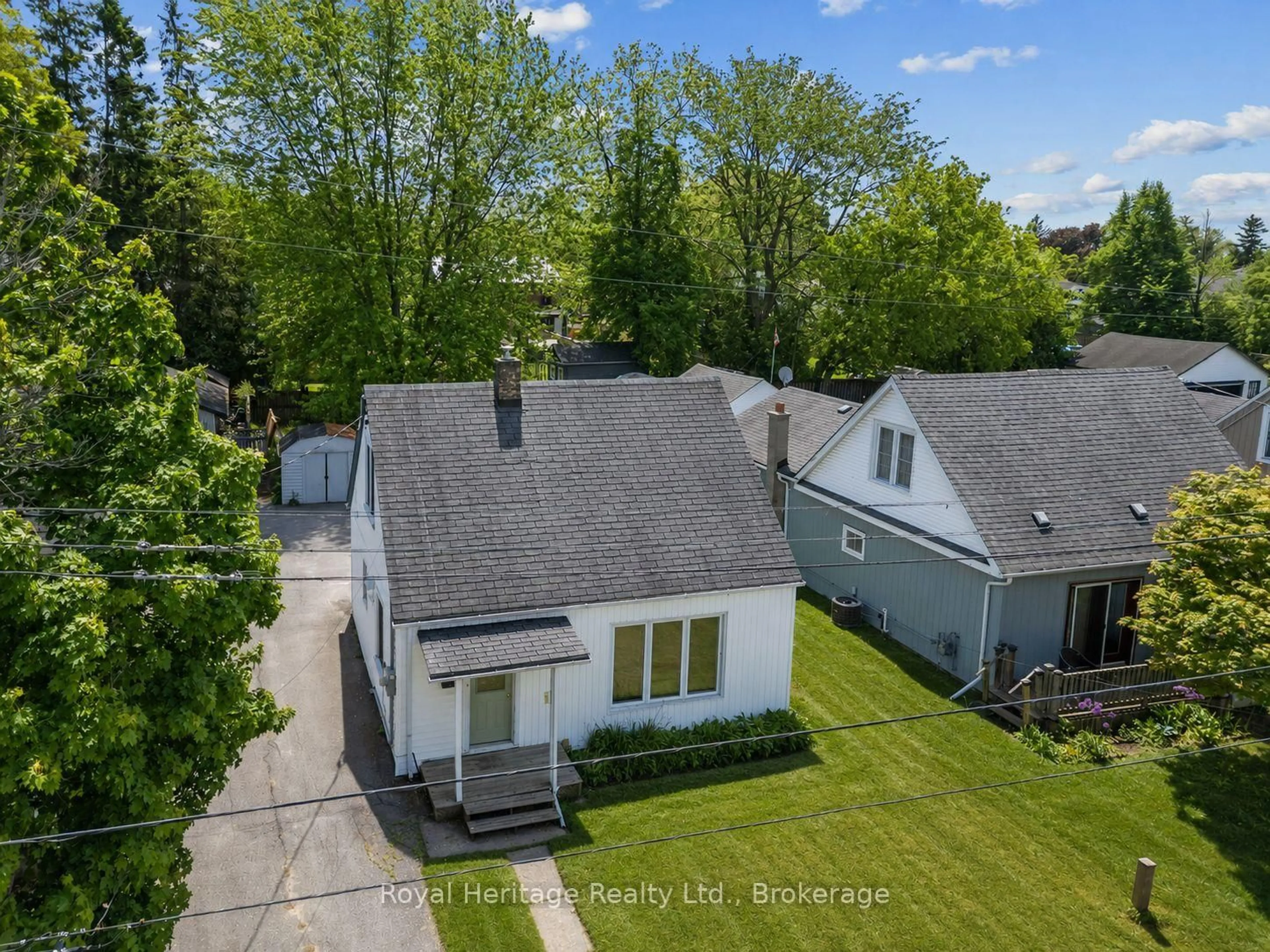 A pic from outside/outdoor area/front of a property/back of a property/a pic from drone, street for 31 Caroline St, Port Hope Ontario L1A 1Y6