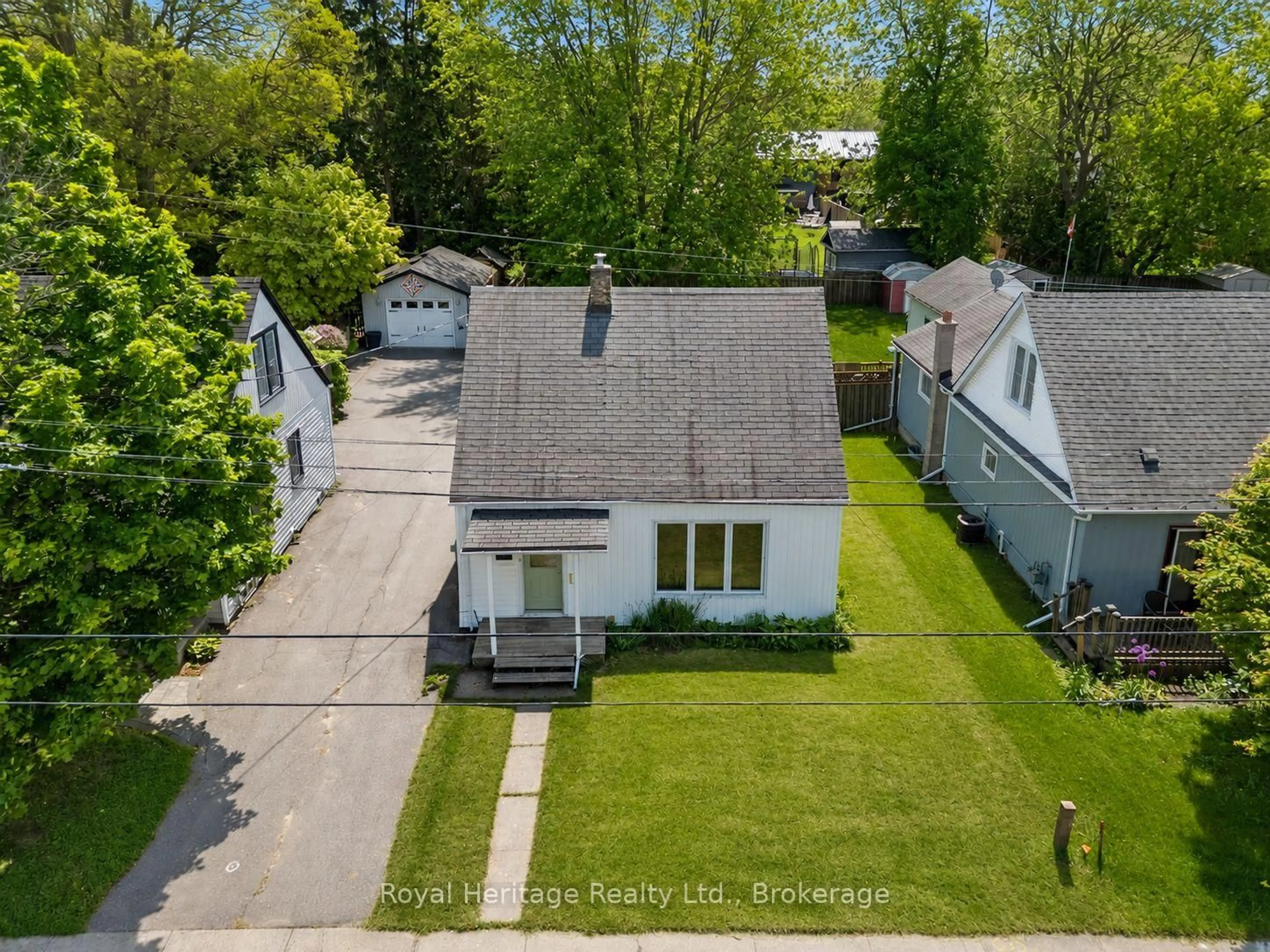A pic from outside/outdoor area/front of a property/back of a property/a pic from drone, street for 31 Caroline St, Port Hope Ontario L1A 1Y6