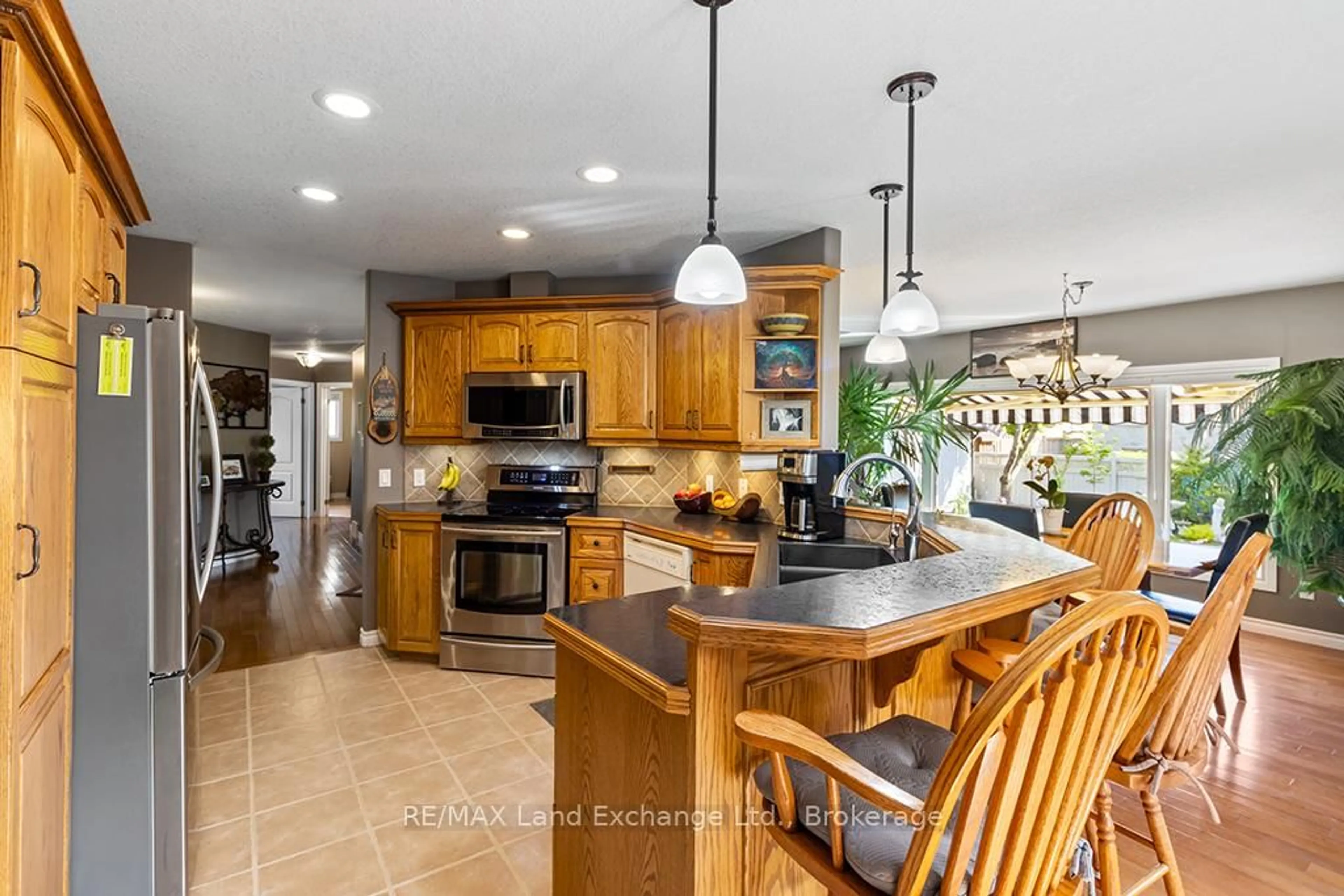 Open concept kitchen, ceramic/tile floor for 478 Bluewater Dr, Saugeen Shores Ontario N0H 2C1