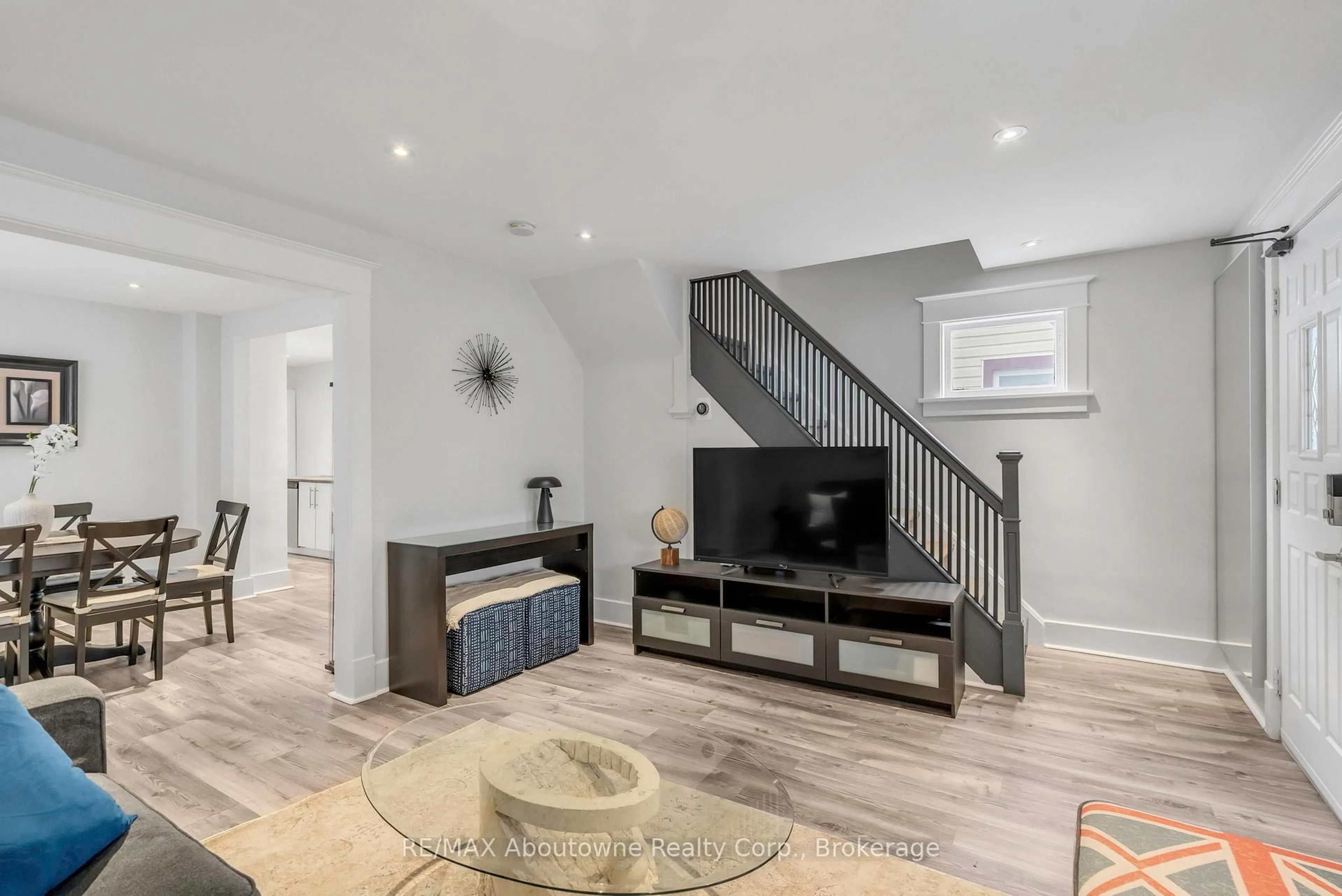 Living room with furniture, unknown for 5111 KITCHENER St, Niagara Falls Ontario L2G 1B1