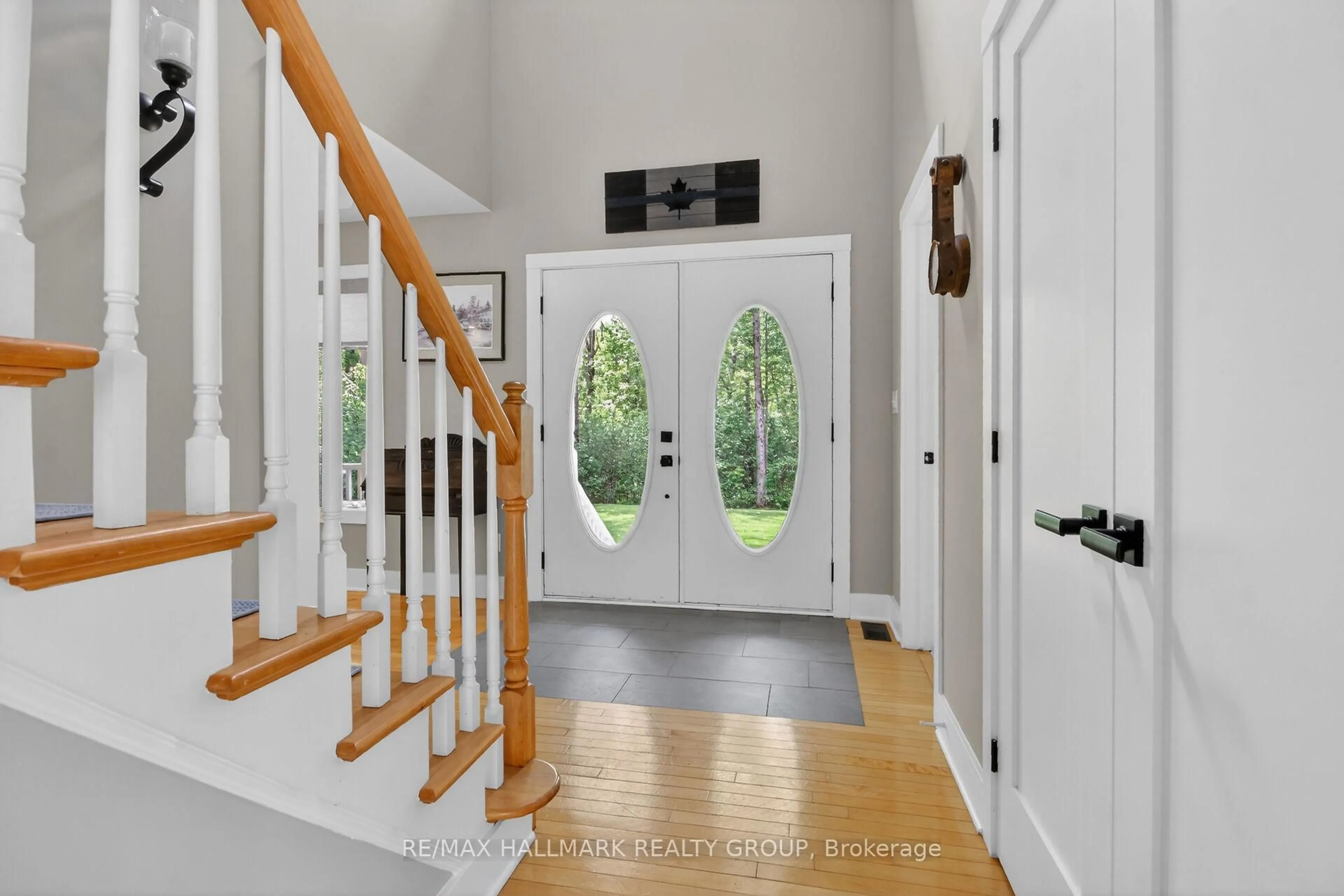 Indoor entryway for 104 Wilbert Cox Dr, Carp Ontario K0A 1L0