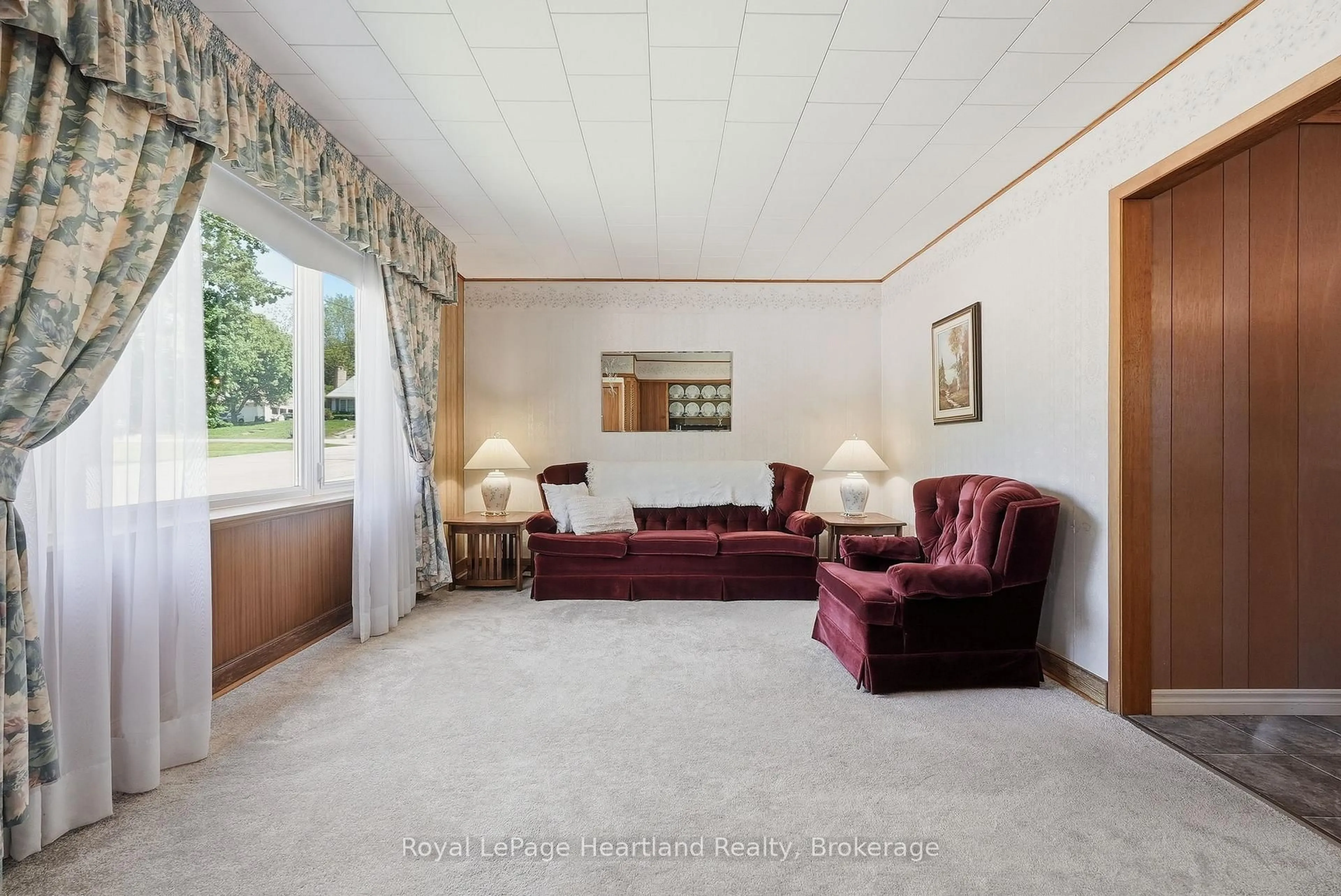 Living room with furniture, carpet floor for 81 Catherine St, North Huron Ontario N0G 2W0