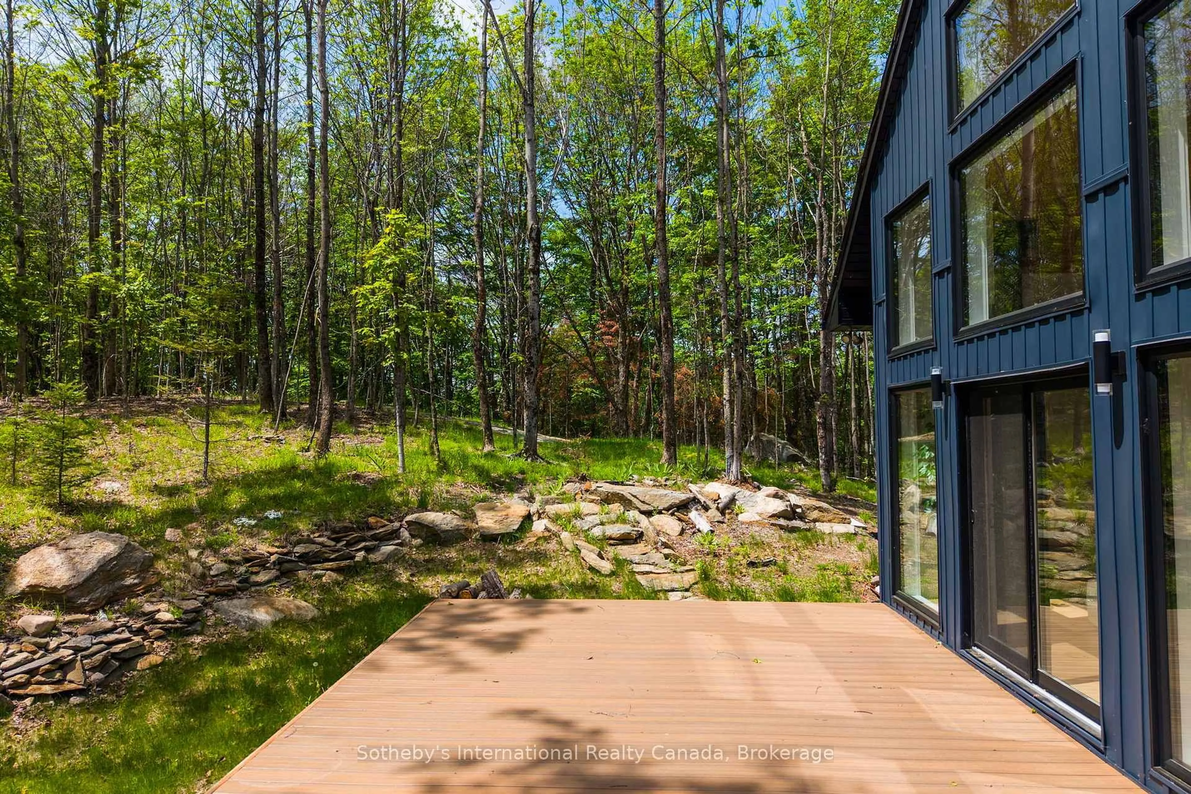 Patio, forest/trees view for 1315 North Dr, Dysart et al Ontario K0M 1S0