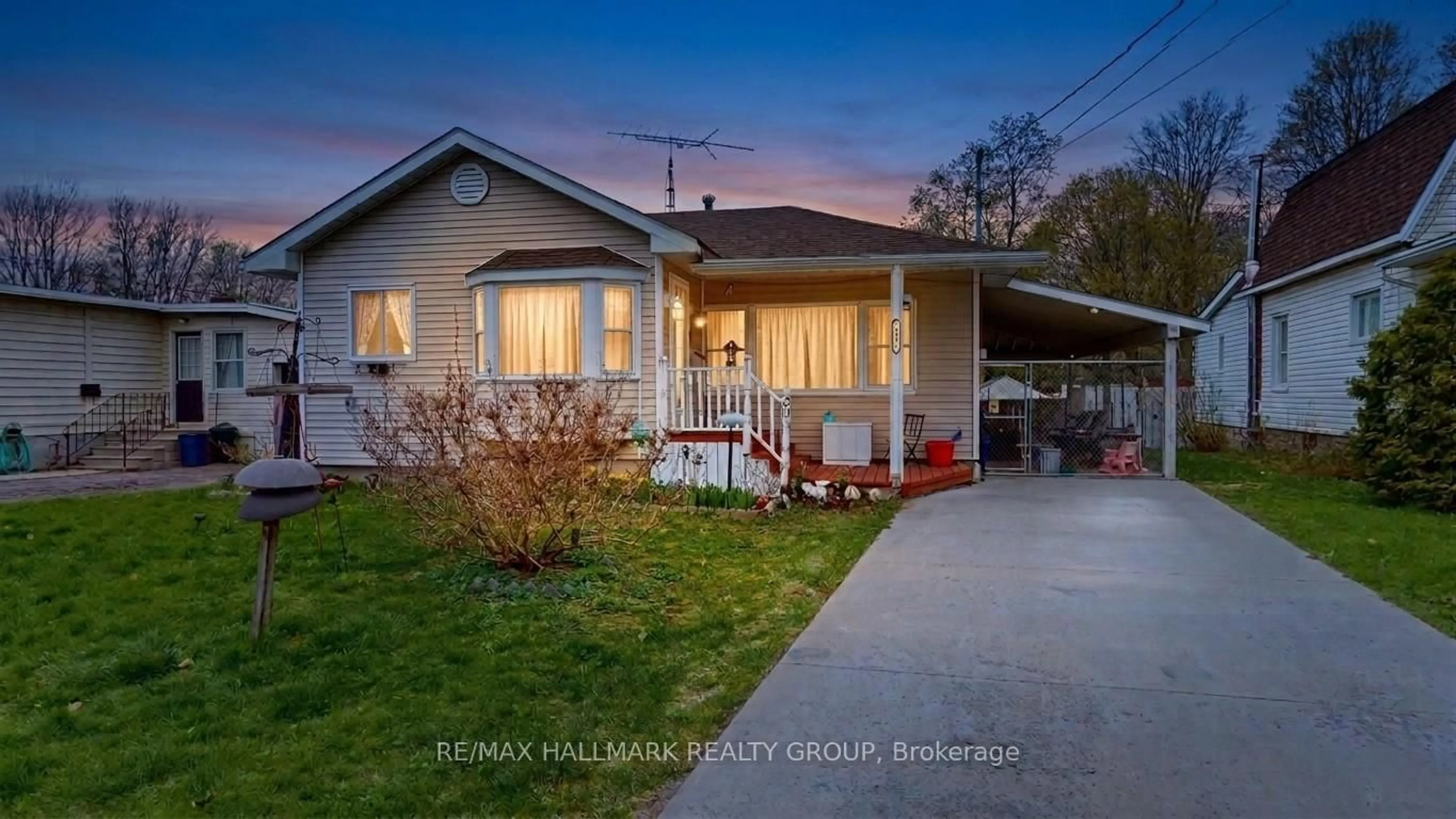 Home with vinyl exterior material, street for 20 Crawford St, Brockville Ontario K6V 1S3