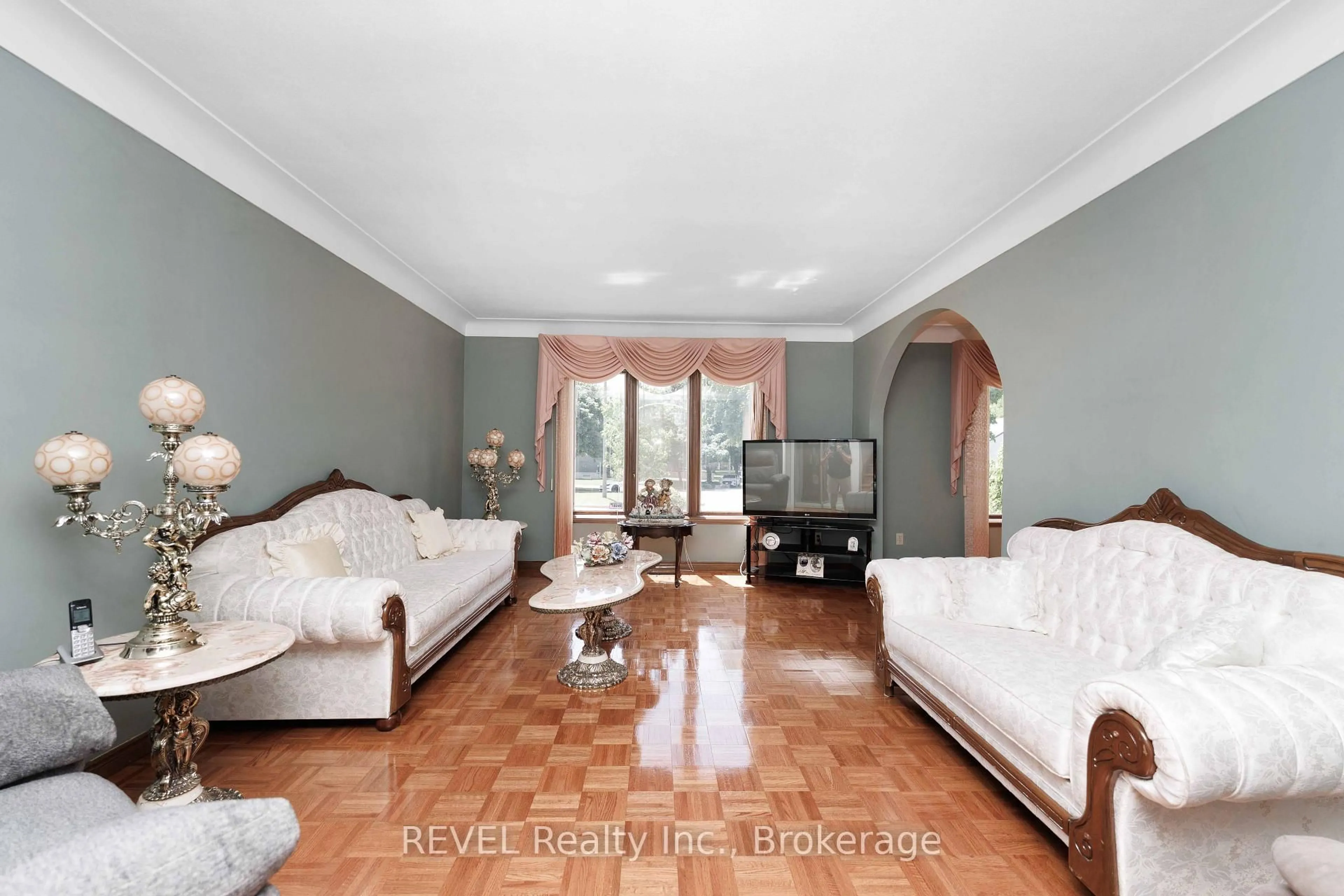 Living room with furniture, unknown for 2795 Solar Cres, Niagara Falls Ontario L2J 4A8