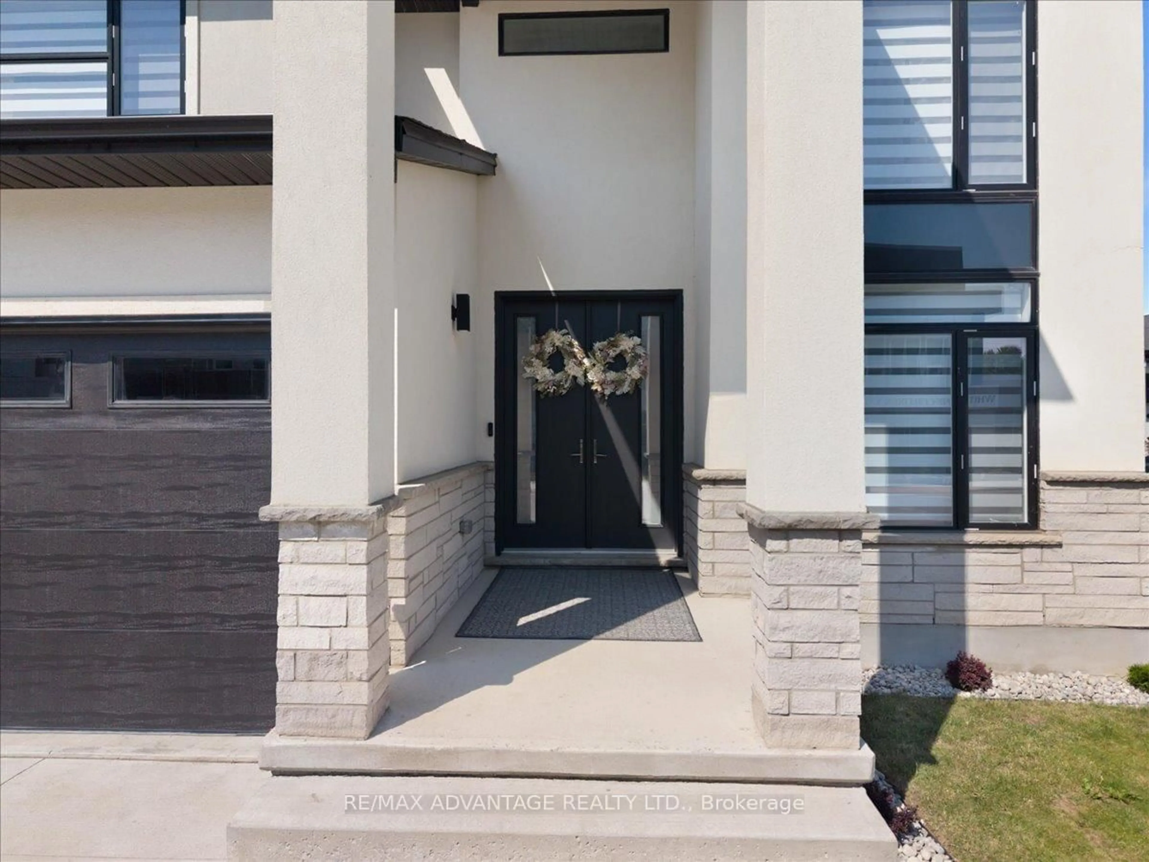 Indoor entryway for 3359 REGIMENT Rd, London South Ontario N6P 0H2