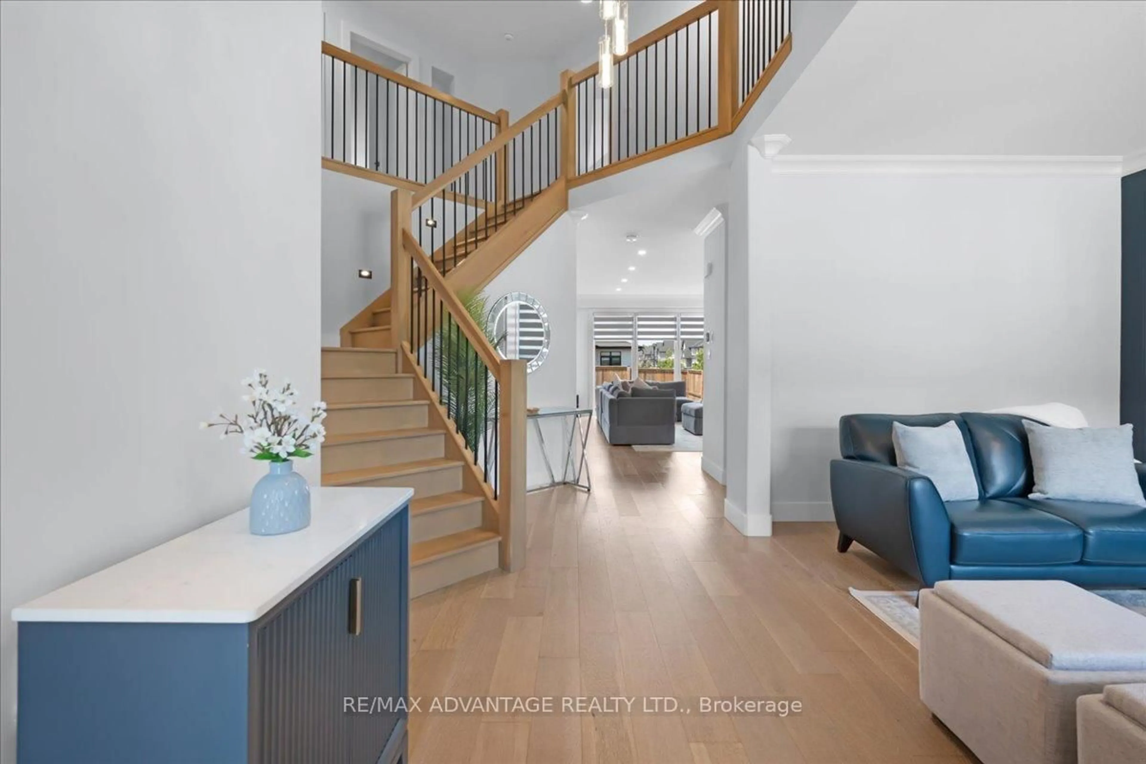 Indoor entryway for 3359 REGIMENT Rd, London South Ontario N6P 0H2