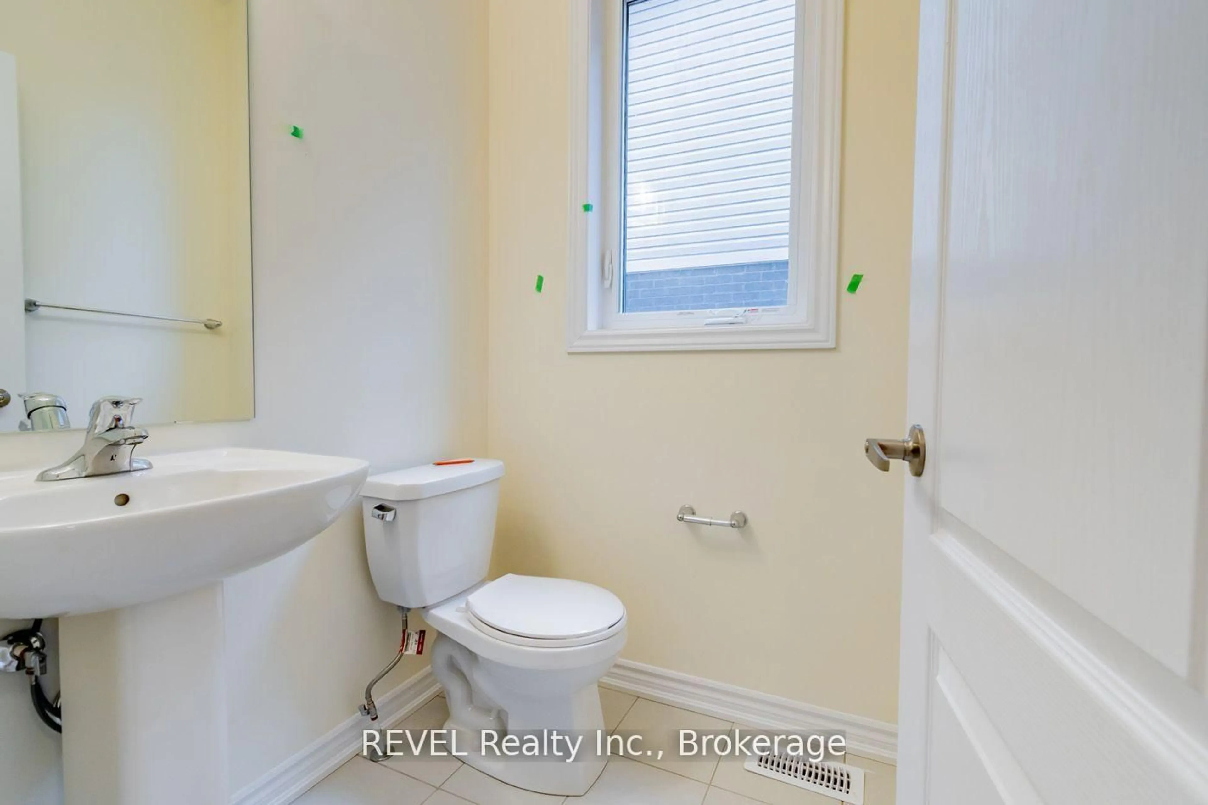 Standard bathroom, unknown for 20 Ever Sweet Way, Thorold Ontario L2V 0L1