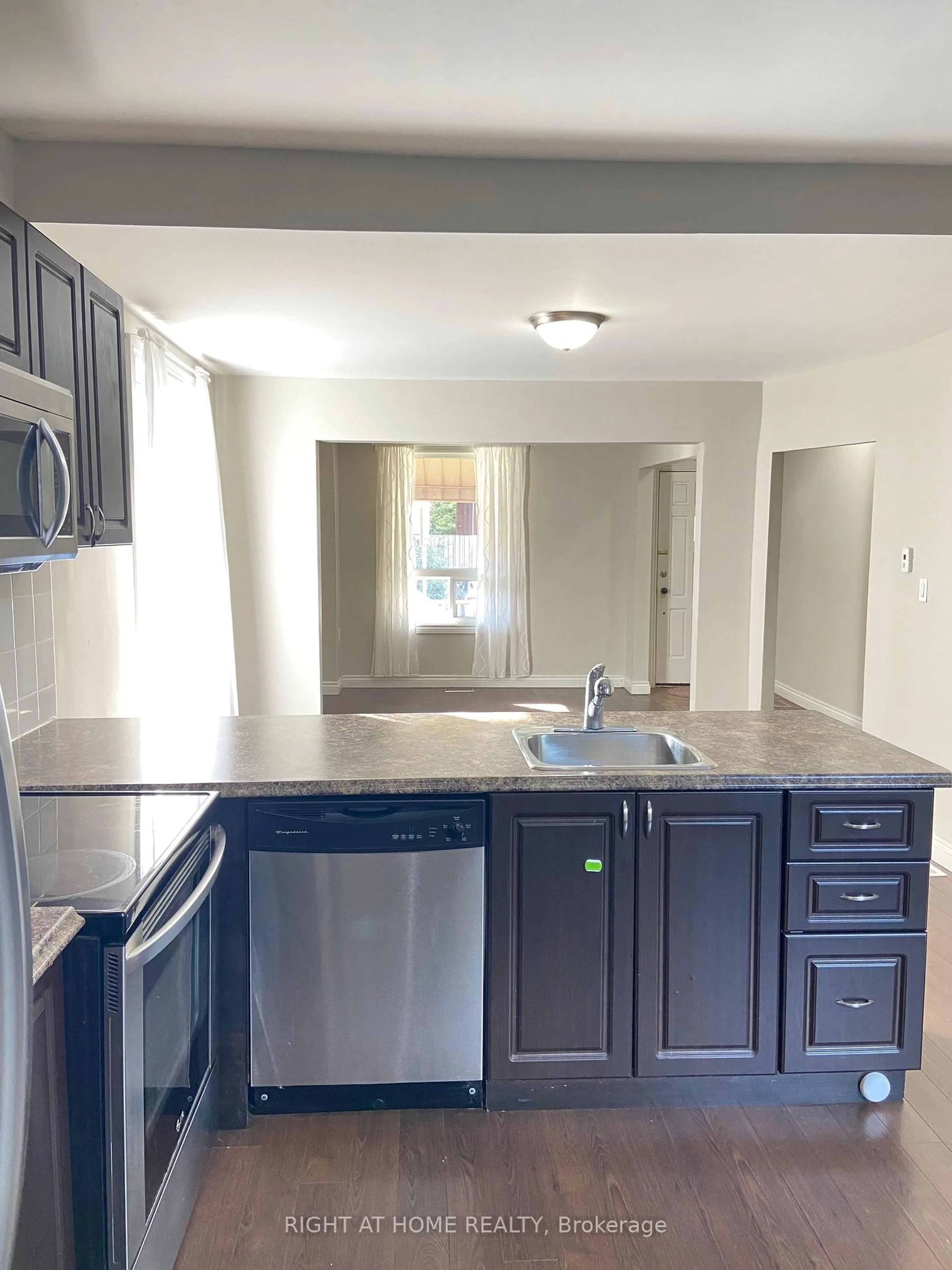 Standard kitchen, unknown for 60 Arthur Ave, Hamilton Ontario L8L 6C5