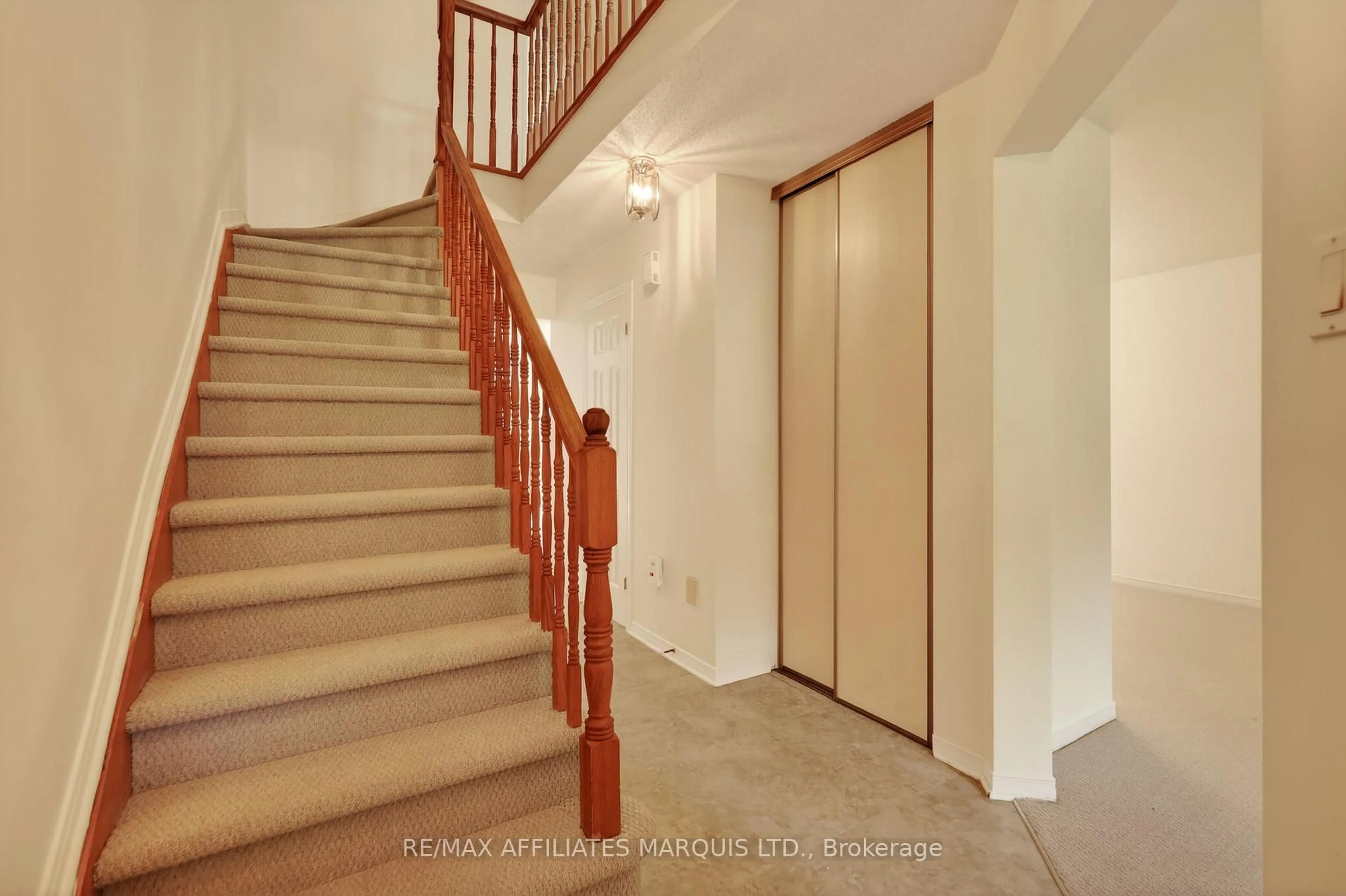 Unknown for 58 Robarts Cres, Ottawa Ontario K2L 4A5