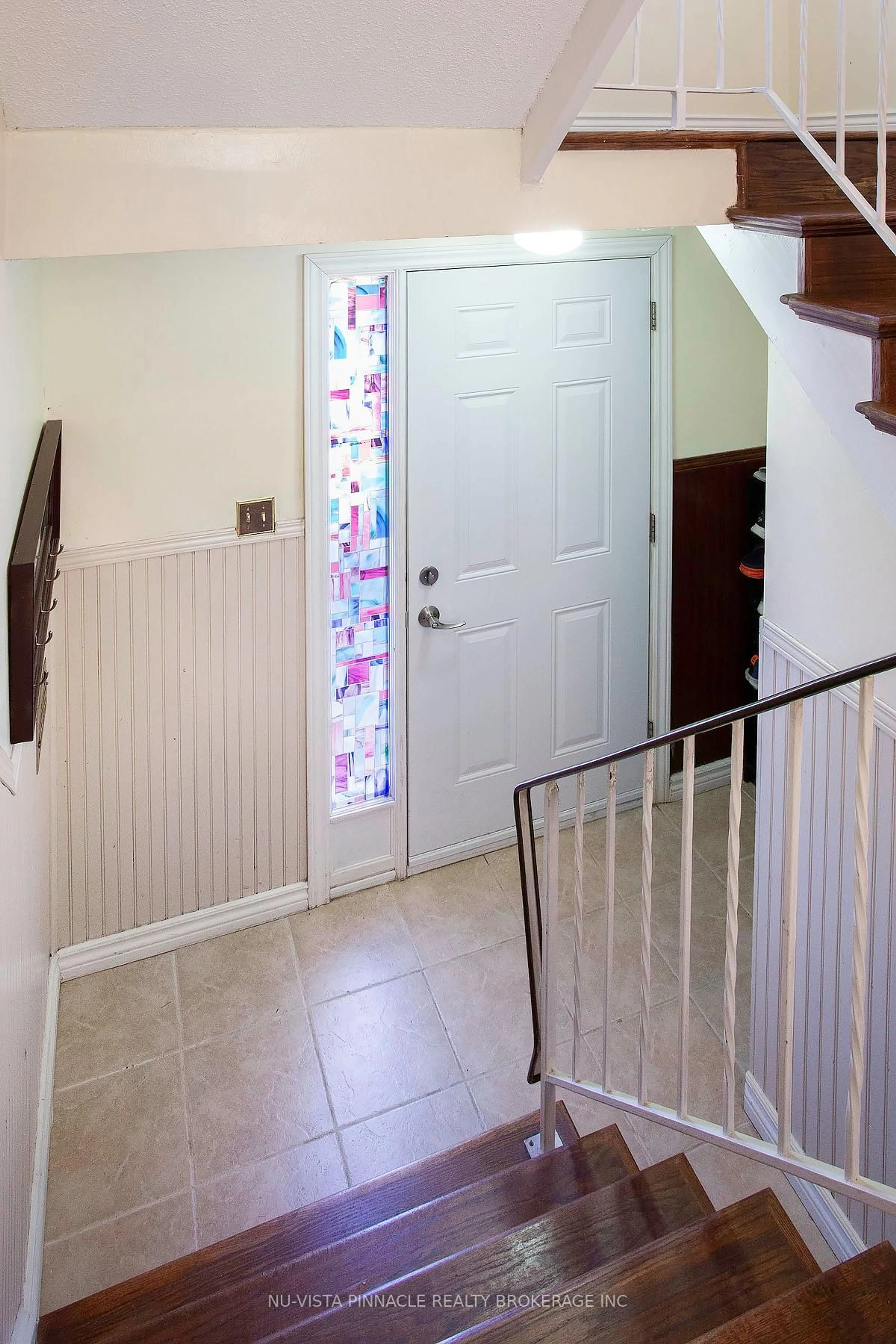 Indoor entryway for 285 Bluevale St #13, Waterloo Ontario N2J 4L8