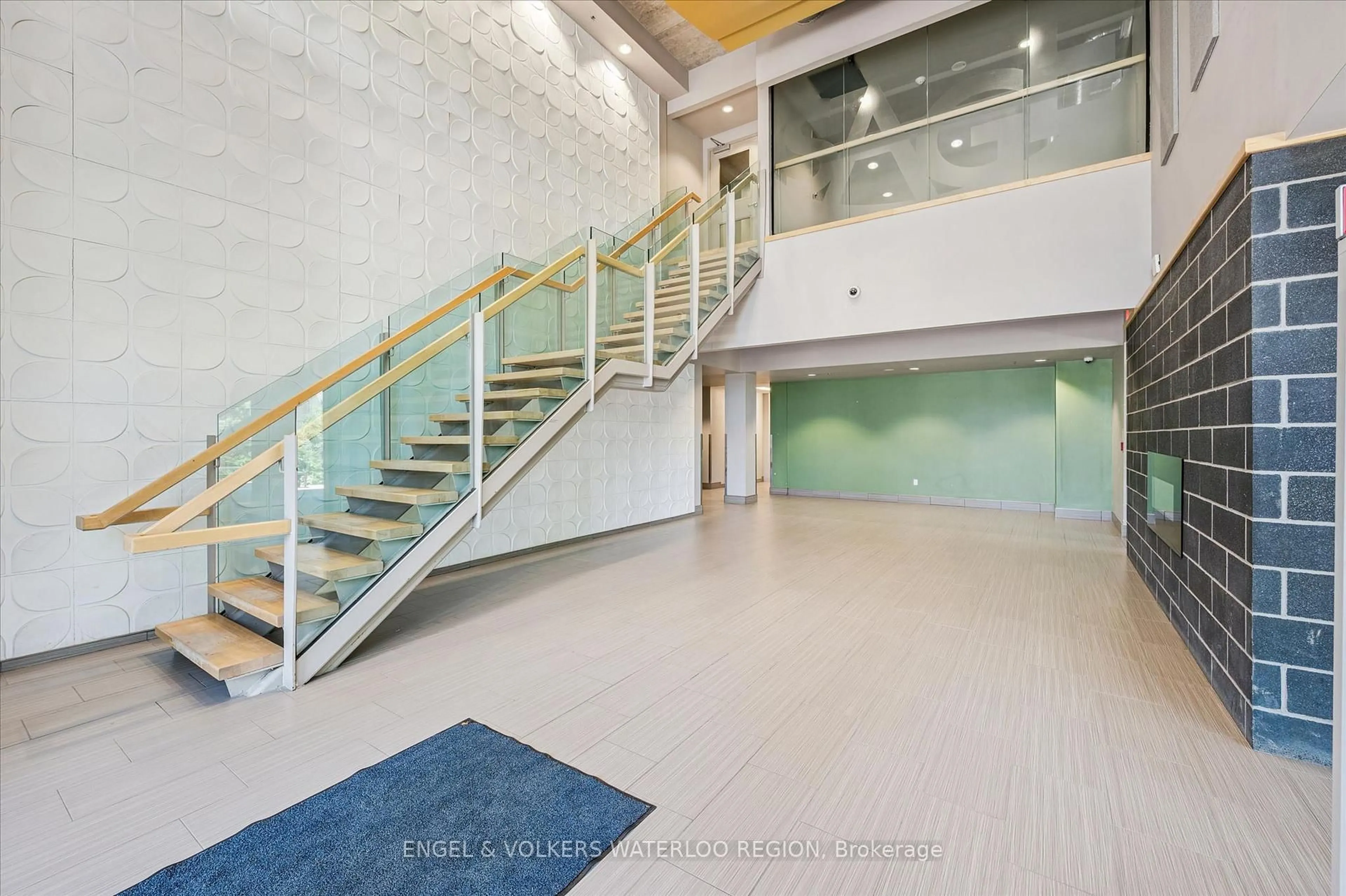 Indoor foyer for 8 Hickory St #1004, Waterloo Ontario N2L 3H6