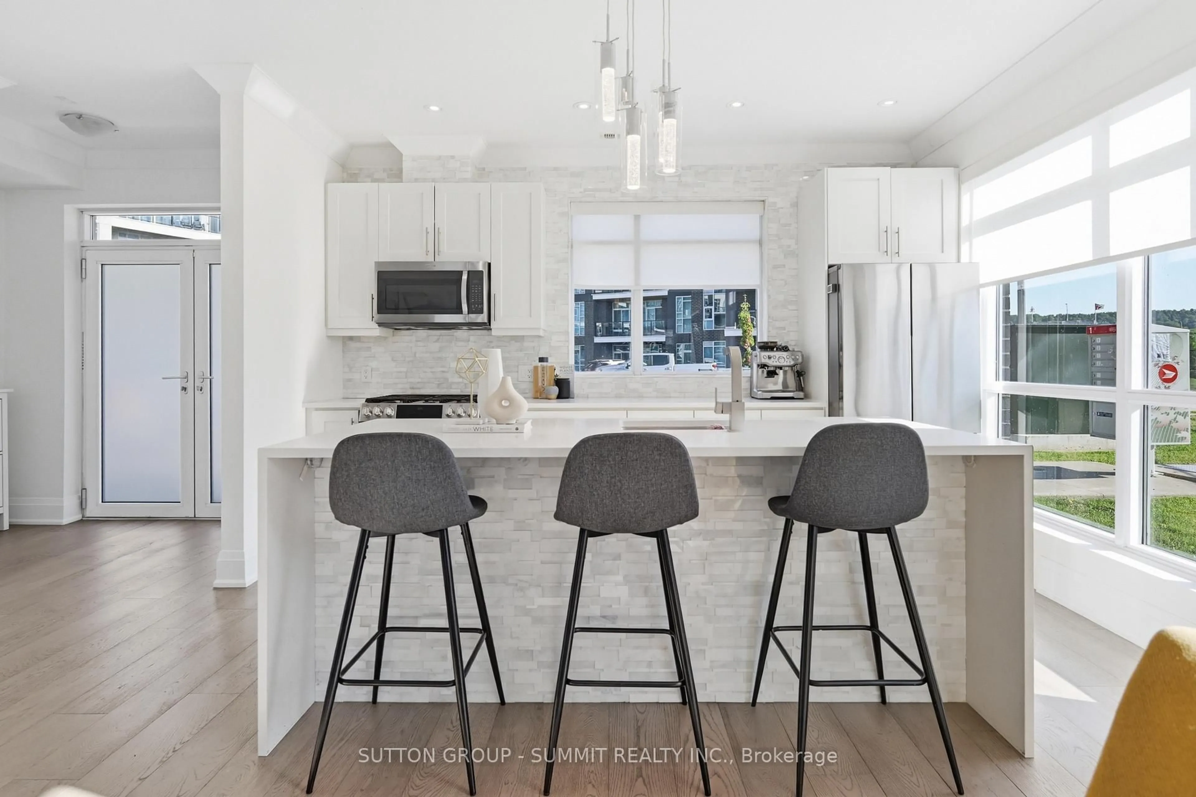 Contemporary kitchen, unknown for 2 Concord Pl, Grimsby Ontario L3M 0G6
