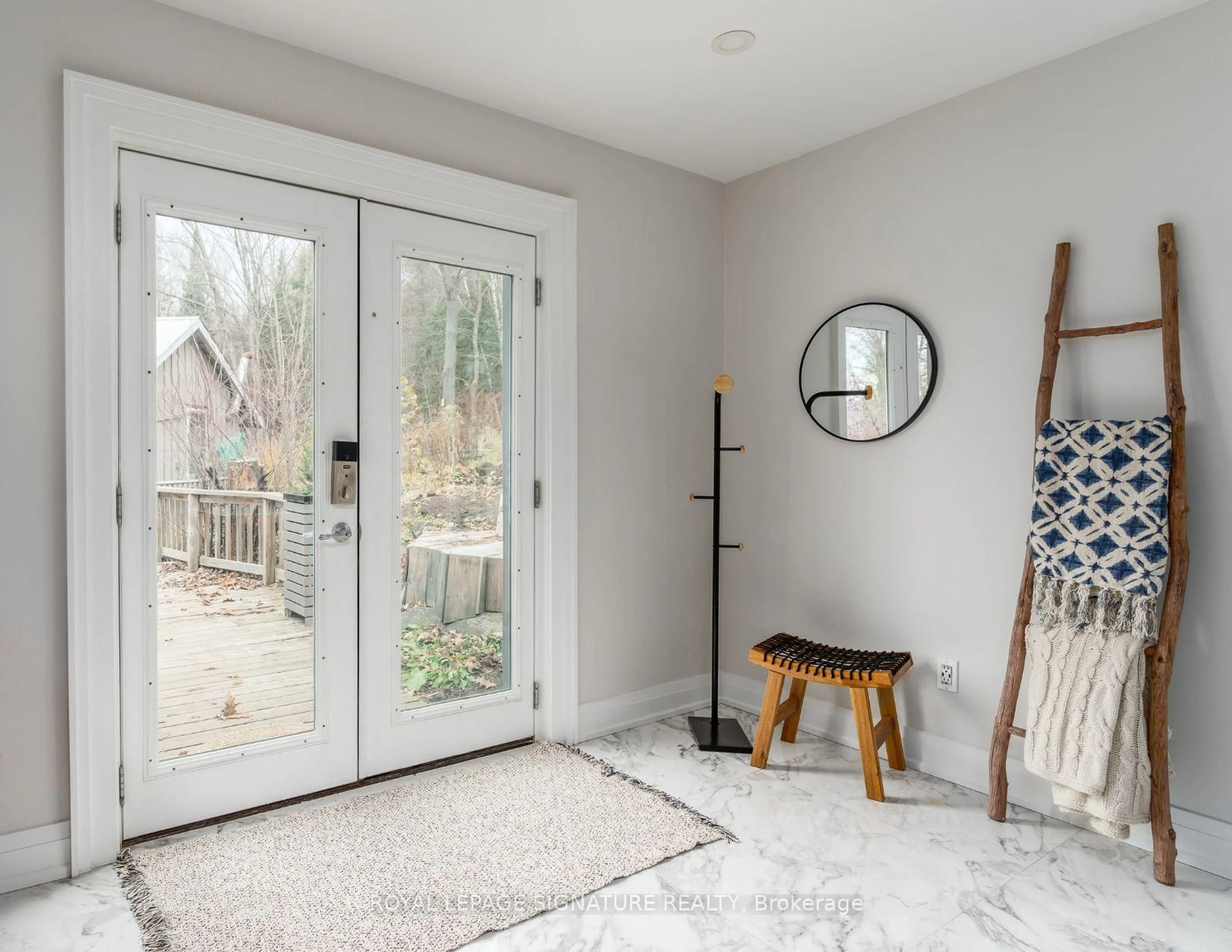 Indoor entryway for 613 Long Lake Rd, Perry Ontario P0A 1R0