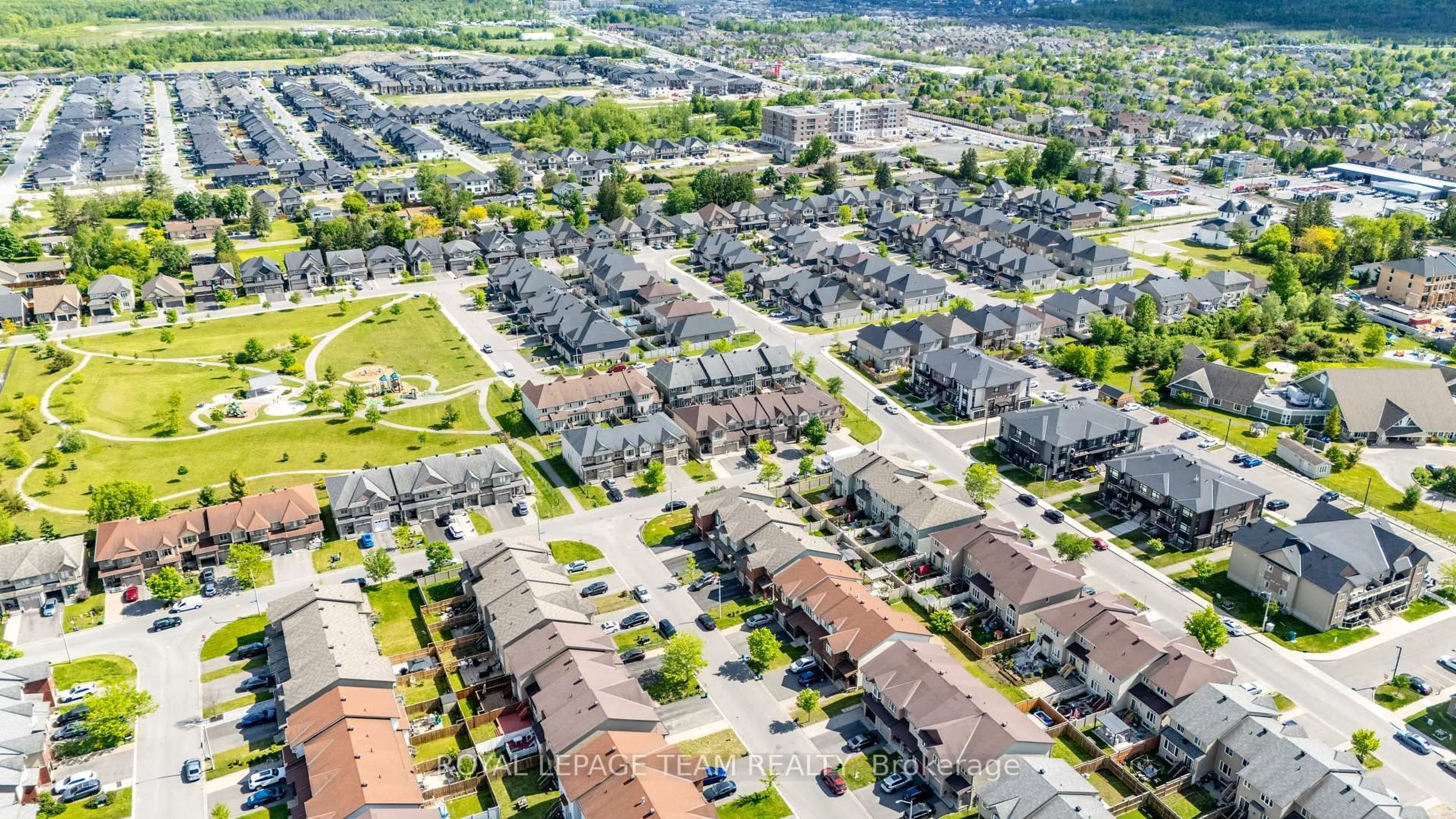 A pic from outside/outdoor area/front of a property/back of a property/a pic from drone, street for 605 Sunburst St, Ottawa Ontario K1T 0L1