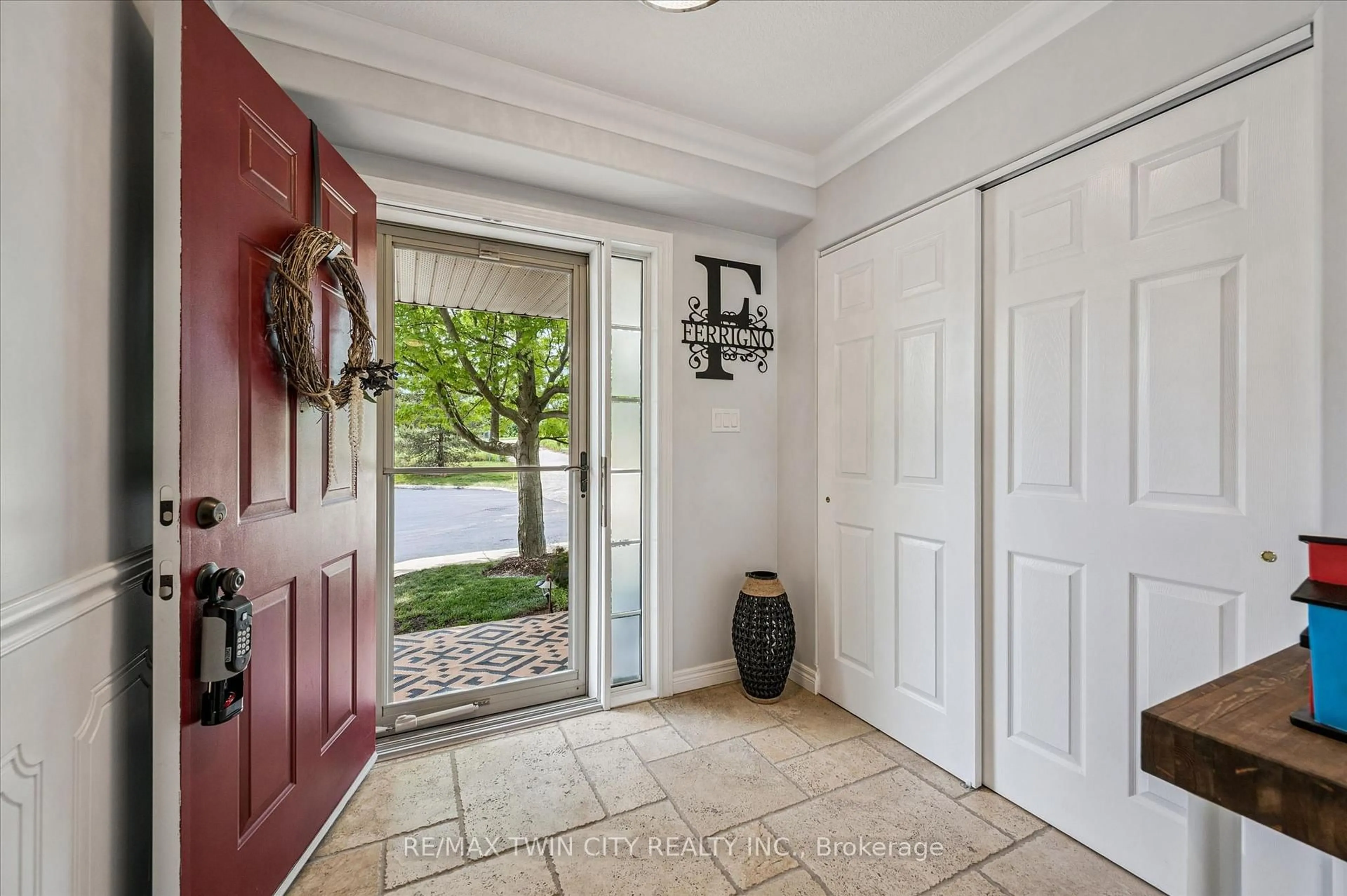 Indoor entryway for 30 Bryan Crt #27, Kitchener Ontario N2A 4J5