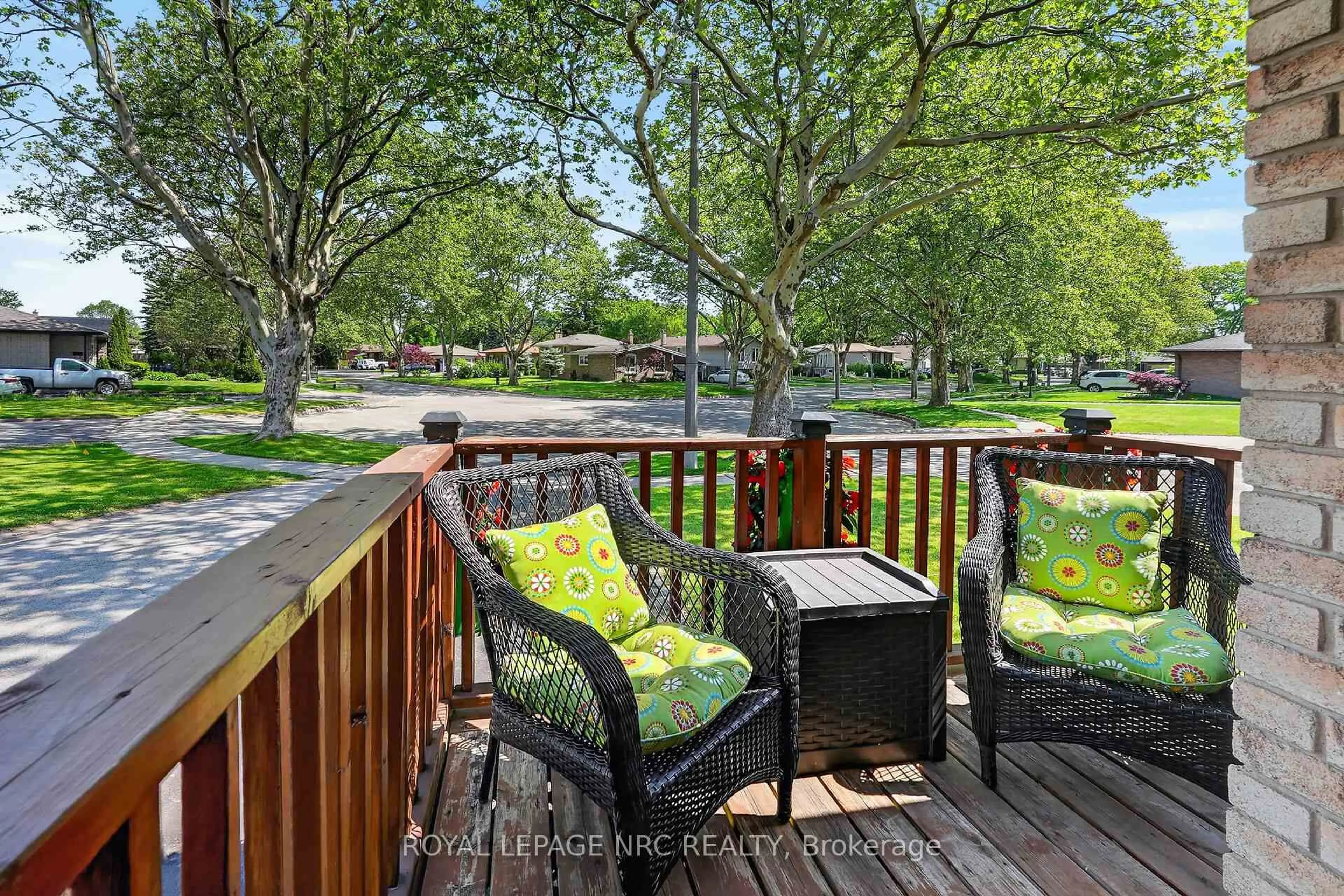 Patio, water/lake/river/ocean view for 4451 Meadowvale Dr, Niagara Falls Ontario L2E 5W8