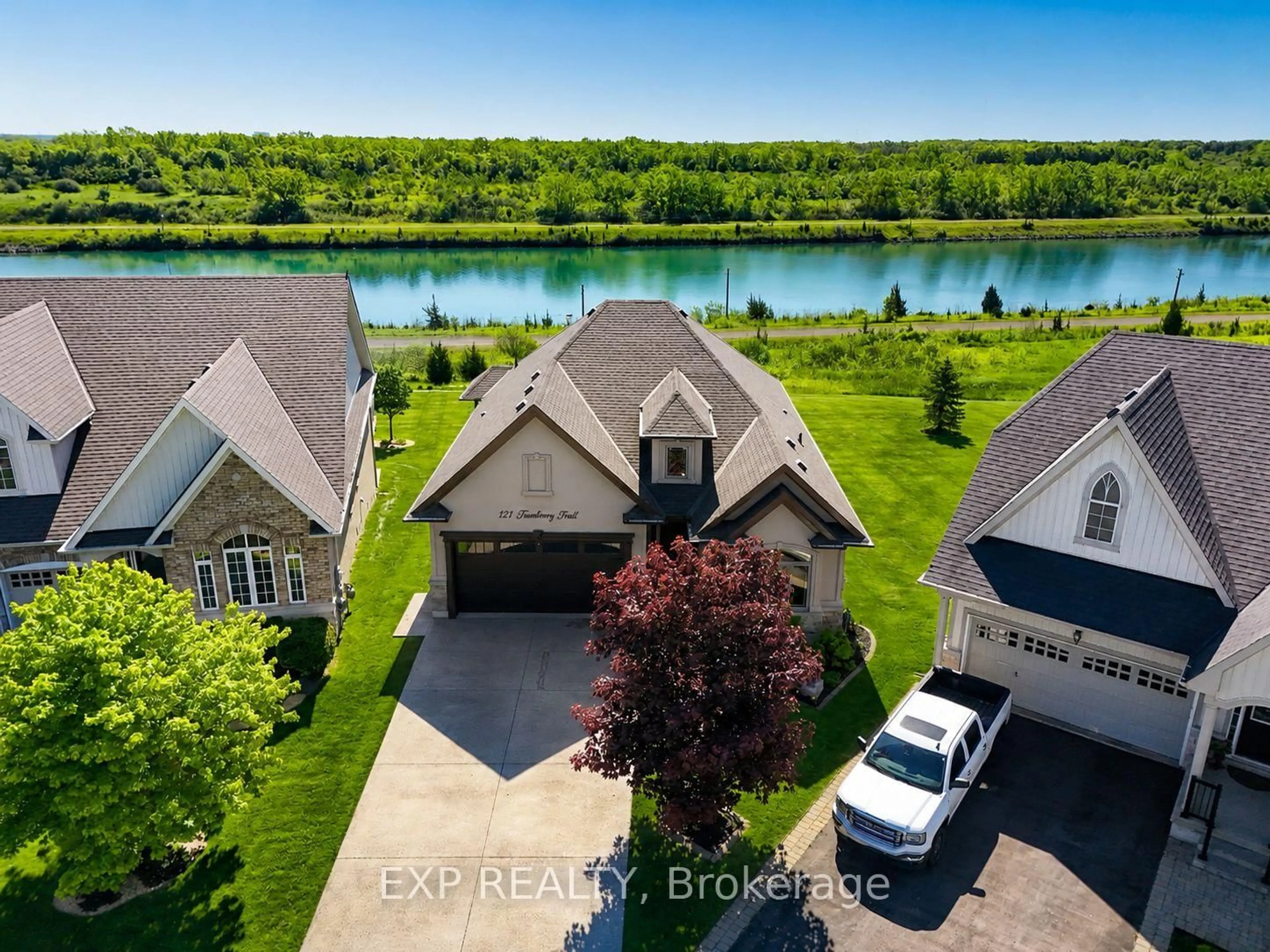 A pic from outside/outdoor area/front of a property/back of a property/a pic from drone, water/lake/river/ocean view for 121 Turnberry Tr, Welland Ontario L3B 0B7