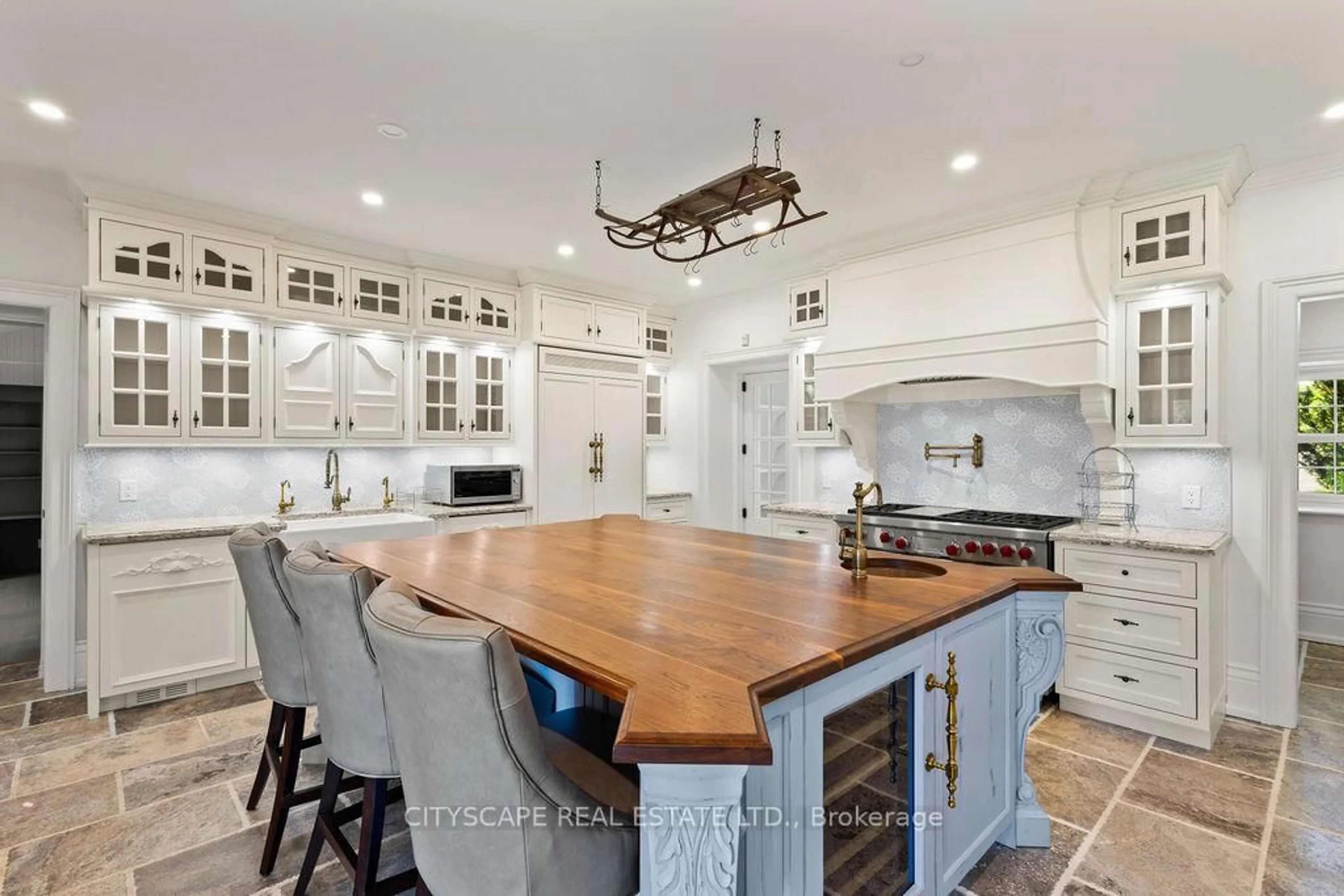Open concept kitchen, ceramic/tile floor for 5008 Ninth Line, Erin Ontario N0B 1T0